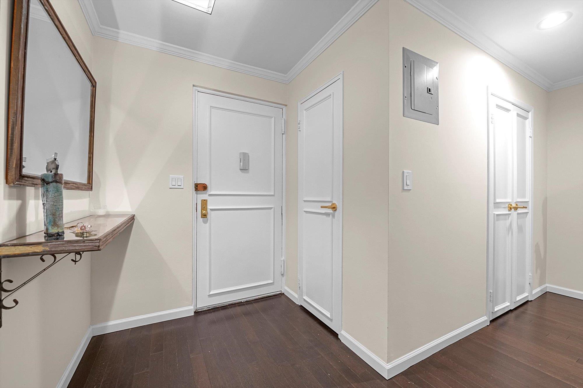 #3 photo, 1390 Broadway, Hewlett , NY 11557