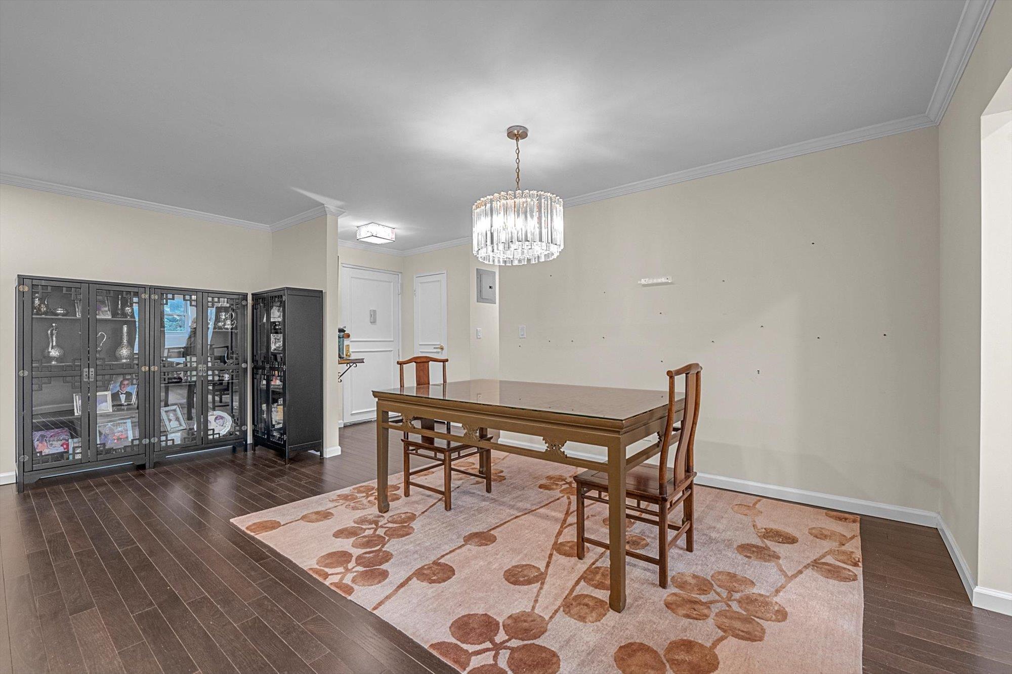 #7 photo, 1390 Broadway, Hewlett , NY 11557