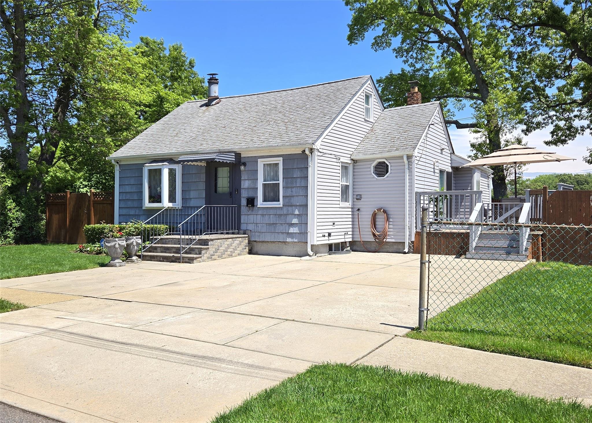 #1 photo, 469 Sterling Street, ناسو Uniondale , NY 11553