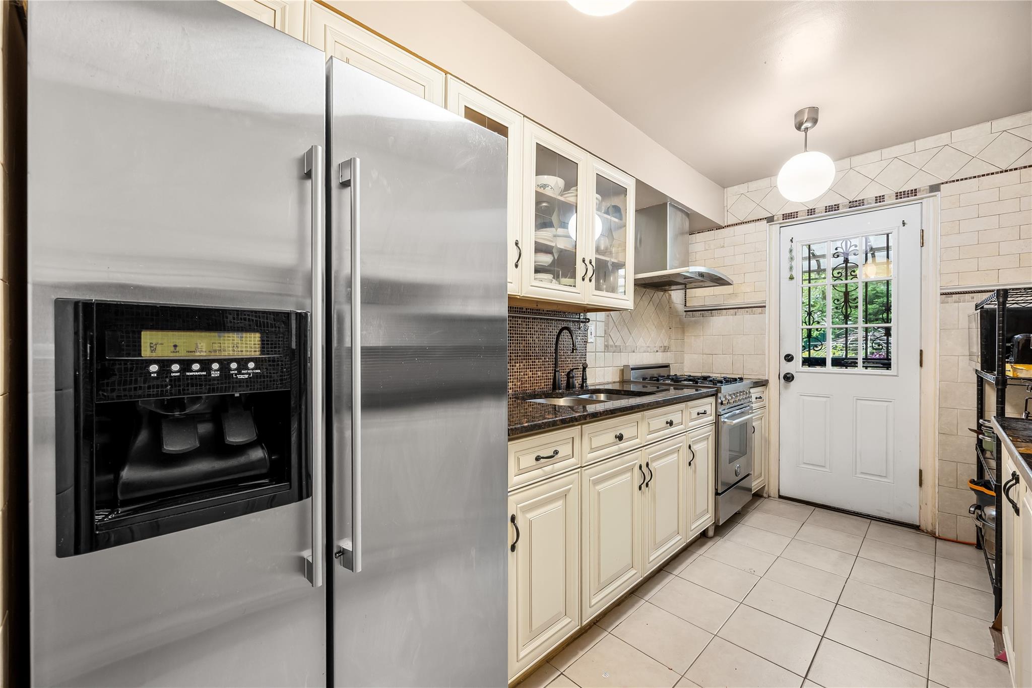 #4 photo, 17-12 Starr Street, クイーンズ区 Ridgewood , NY 11385