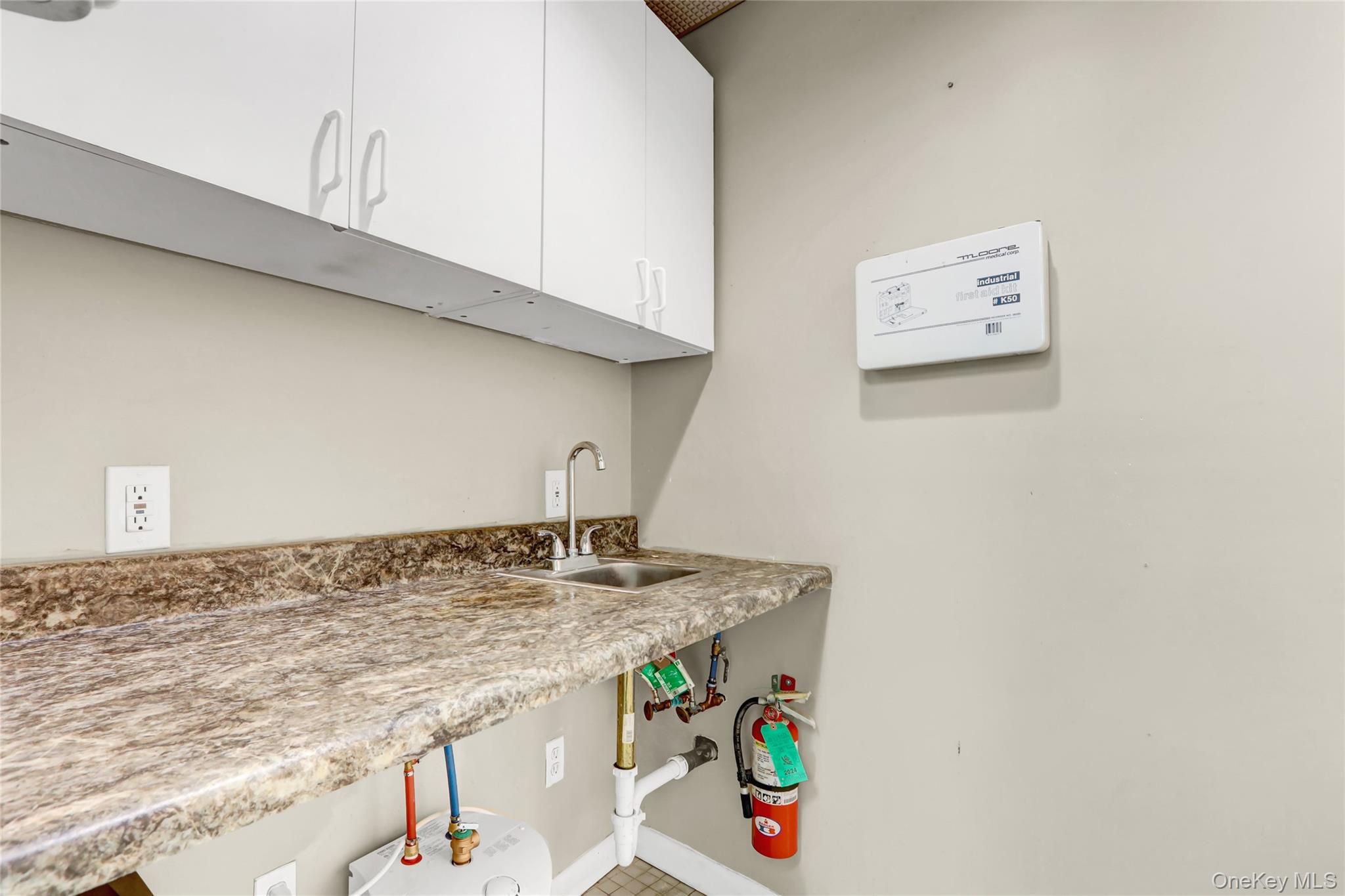 #14 photo, 13 Hendrickson Avenue, ナッソー郡 Lynbrook , NY 11563