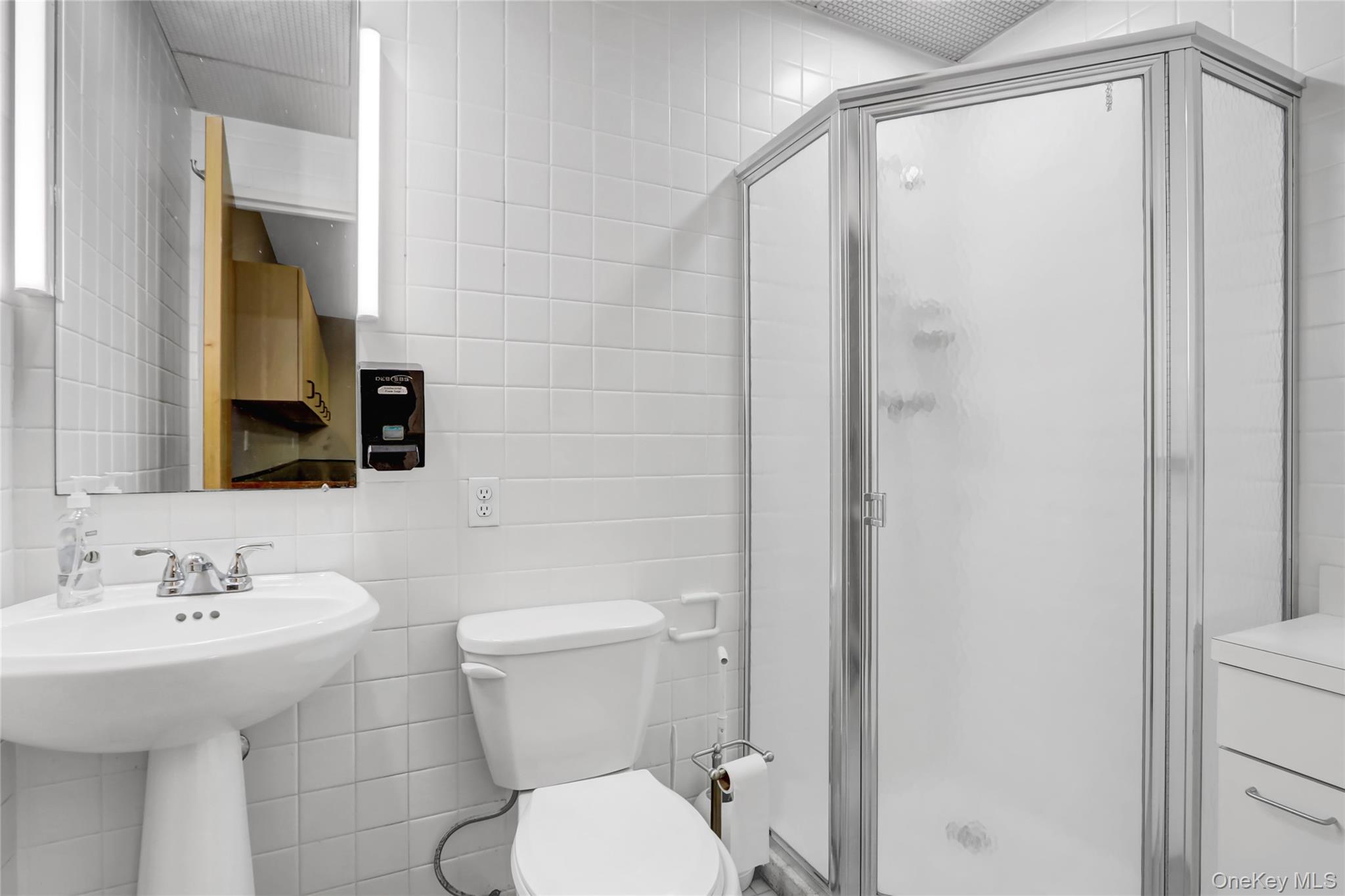 #15 photo, 13 Hendrickson Avenue, ナッソー郡 Lynbrook , NY 11563