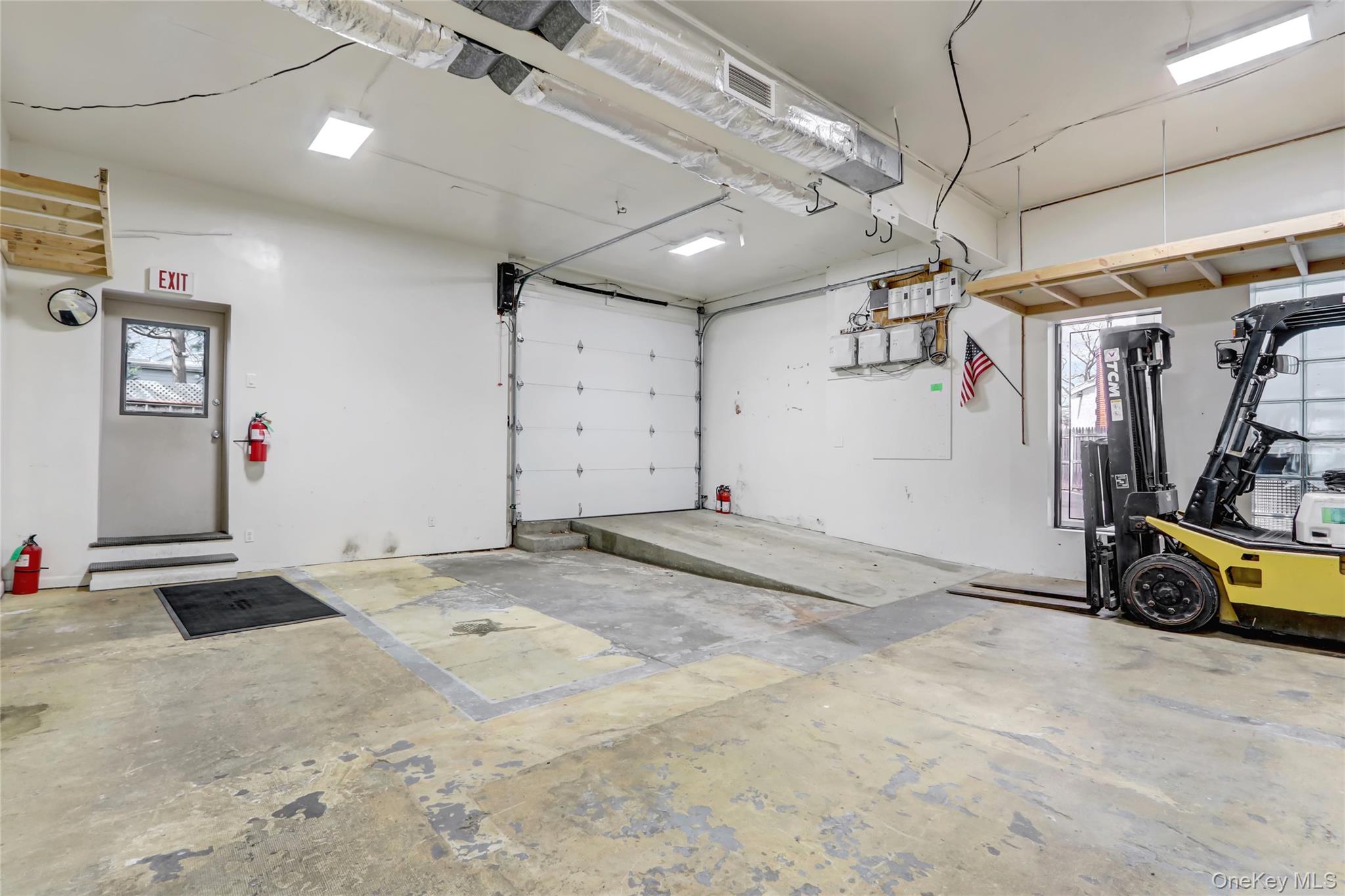 #3 photo, 13 Hendrickson Avenue, ナッソー郡 Lynbrook , NY 11563