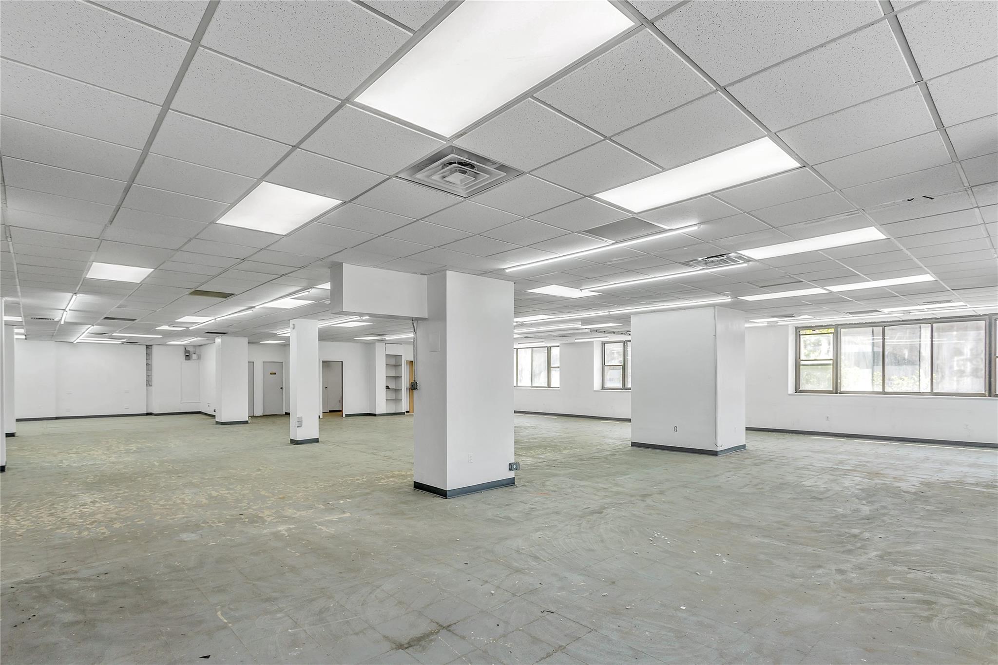 #10 photo, 33-01 Queens Blvd, クイーンズ区 Long Island City , NY 11101