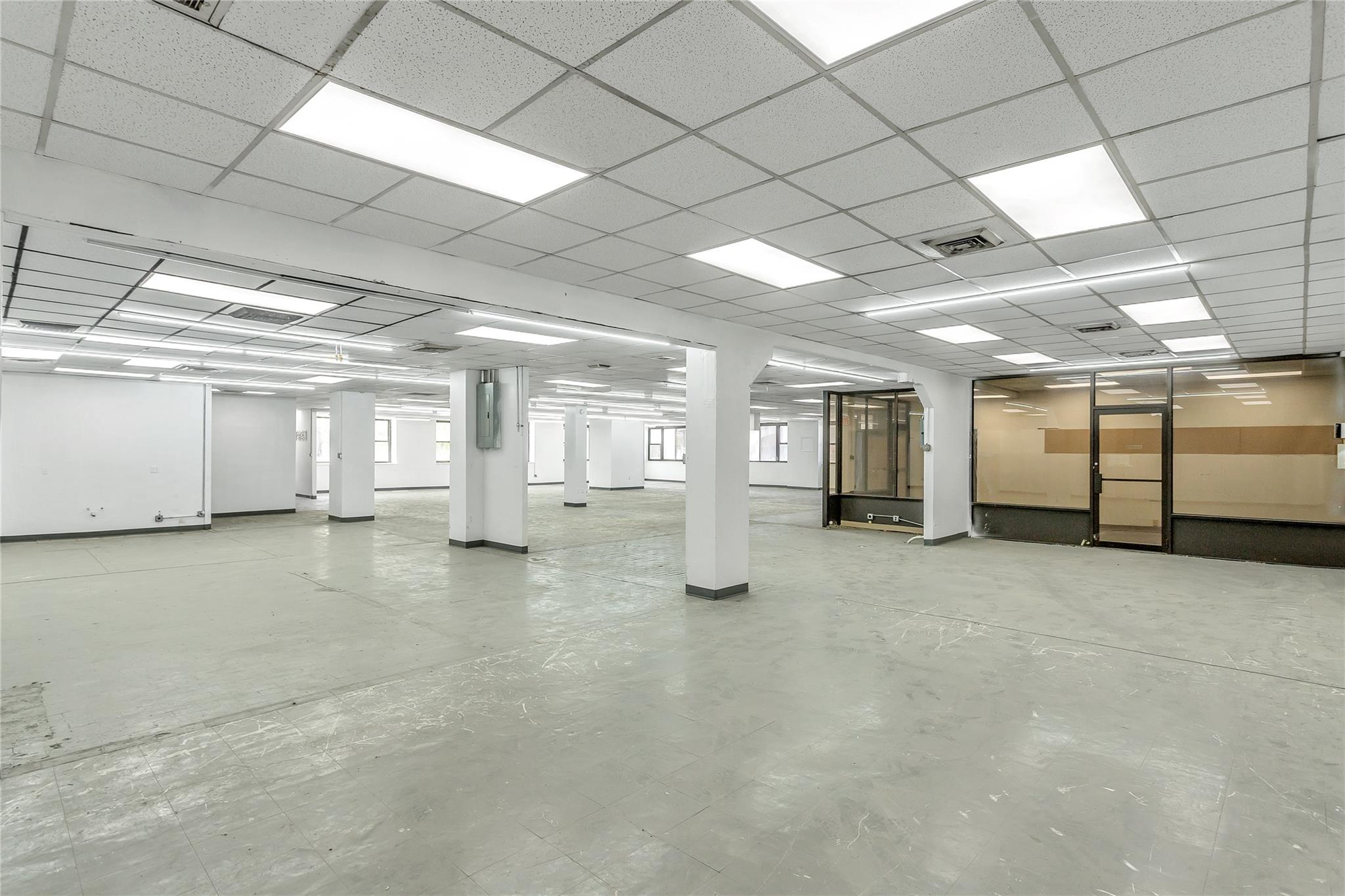 #11 photo, 33-01 Queens Blvd, クイーンズ区 Long Island City , NY 11101