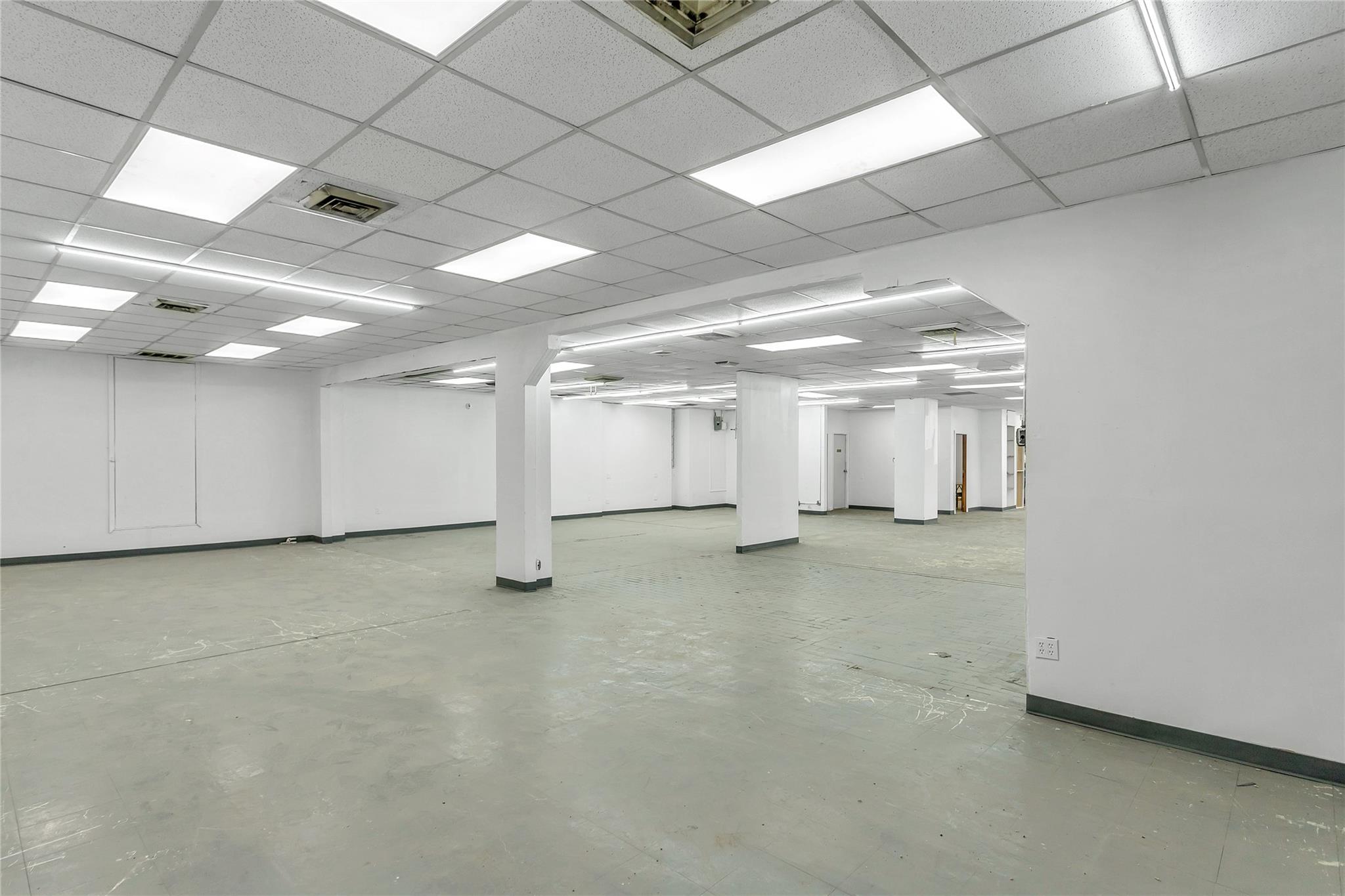 #12 photo, 33-01 Queens Blvd, クイーンズ区 Long Island City , NY 11101