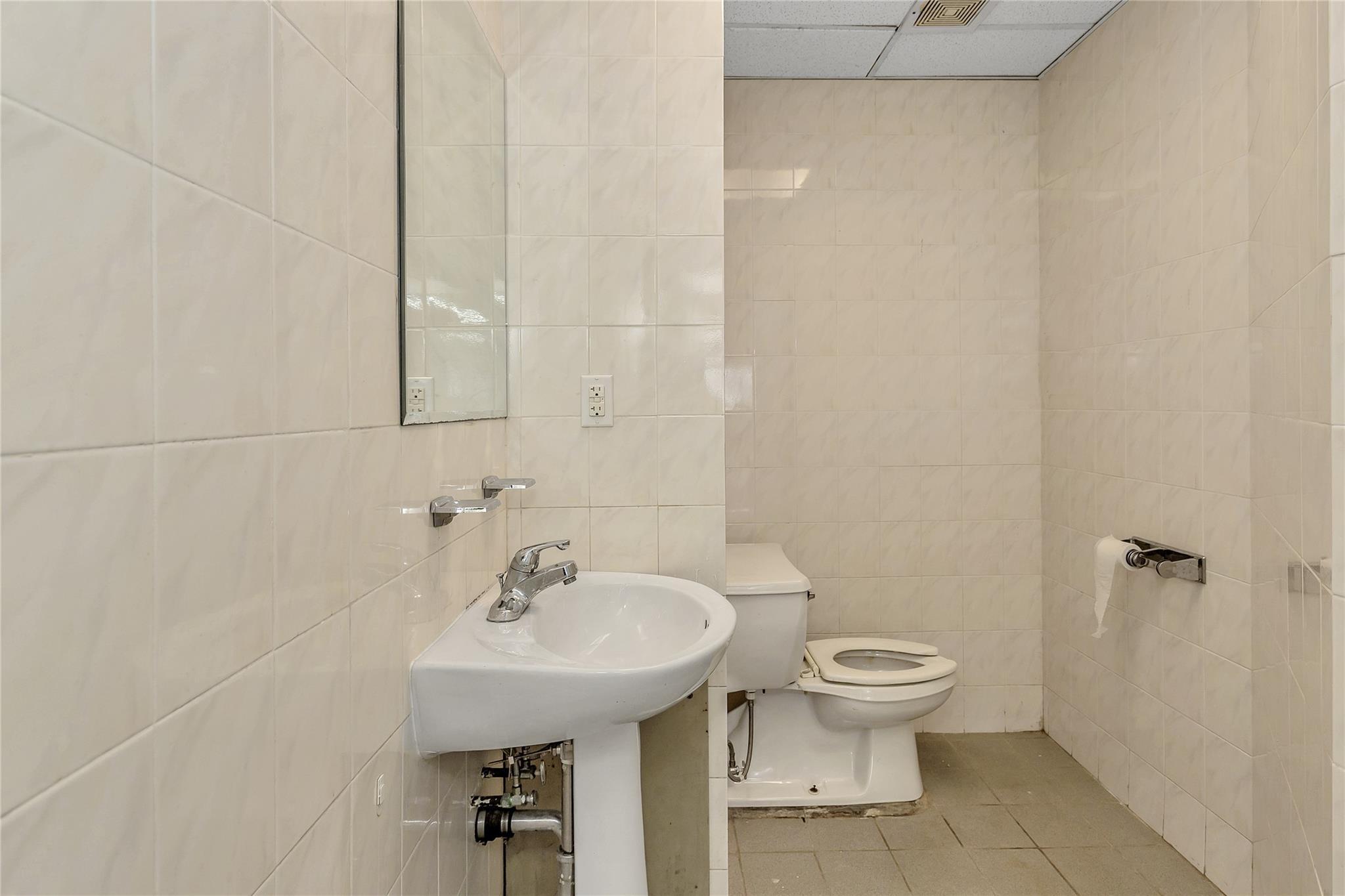 #16 photo, 33-01 Queens Blvd, クイーンズ区 Long Island City , NY 11101