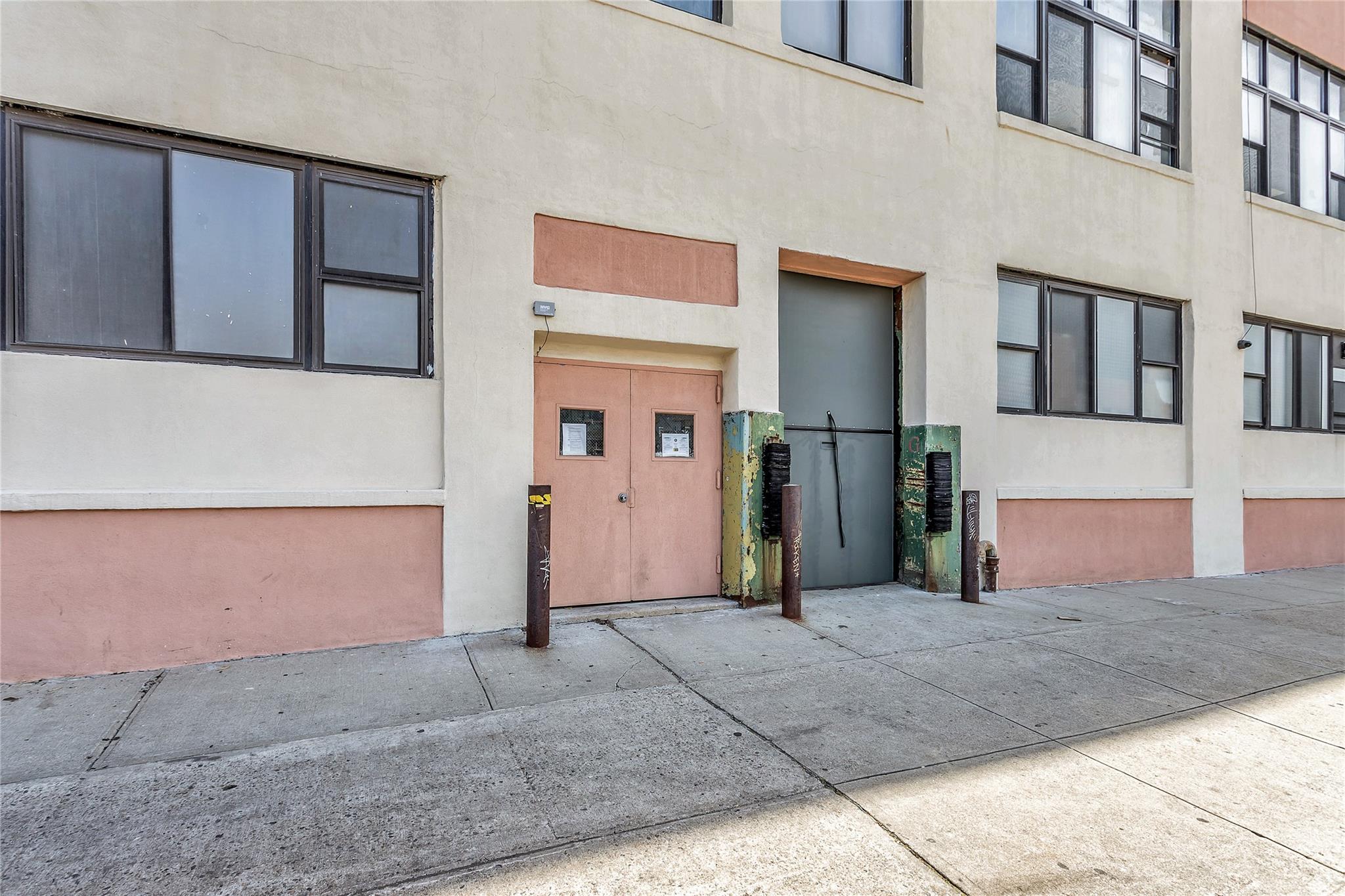 #4 photo, 33-01 Queens Blvd, クイーンズ区 Long Island City , NY 11101