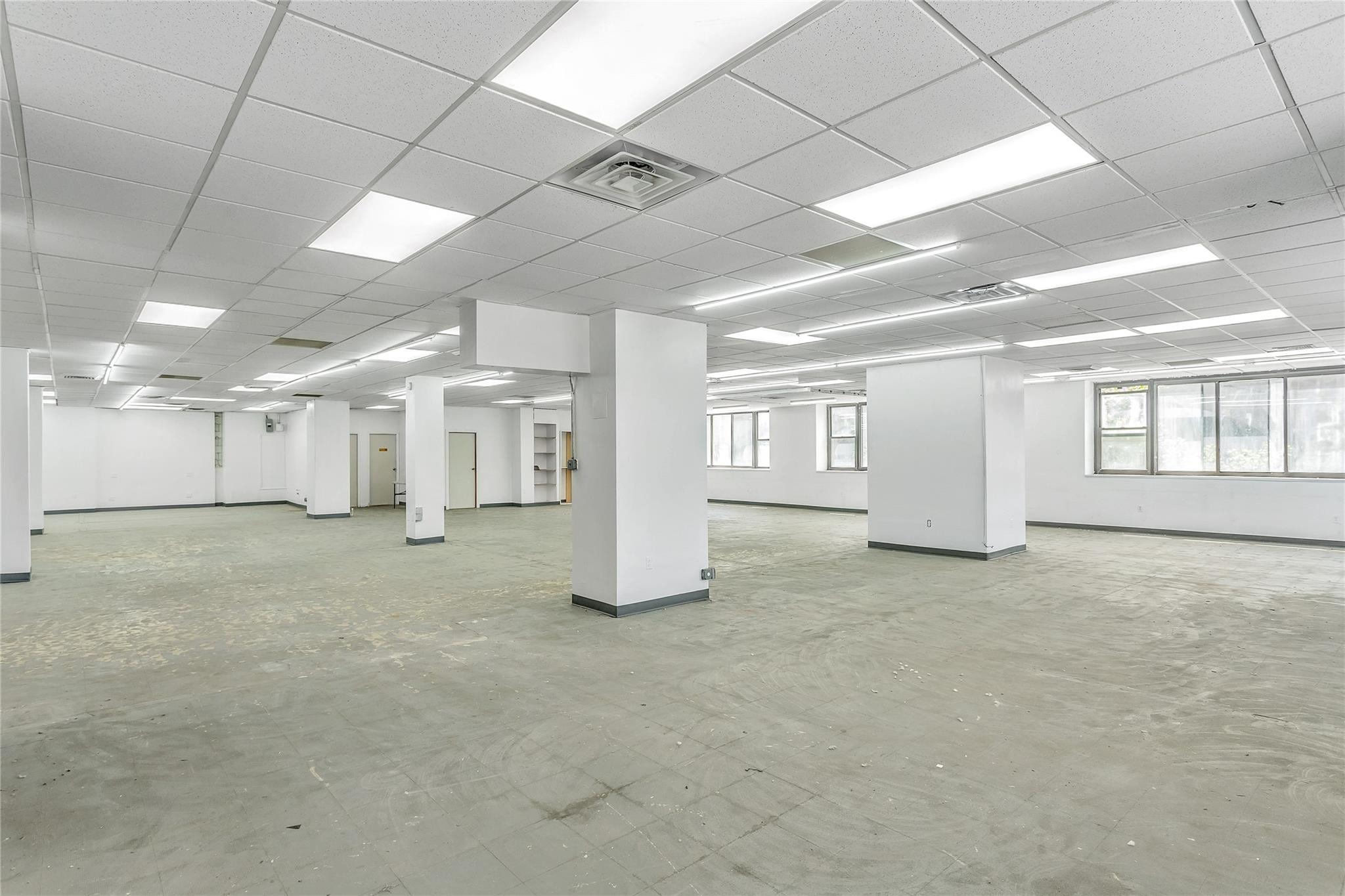 #8 photo, 33-01 Queens Blvd, クイーンズ区 Long Island City , NY 11101