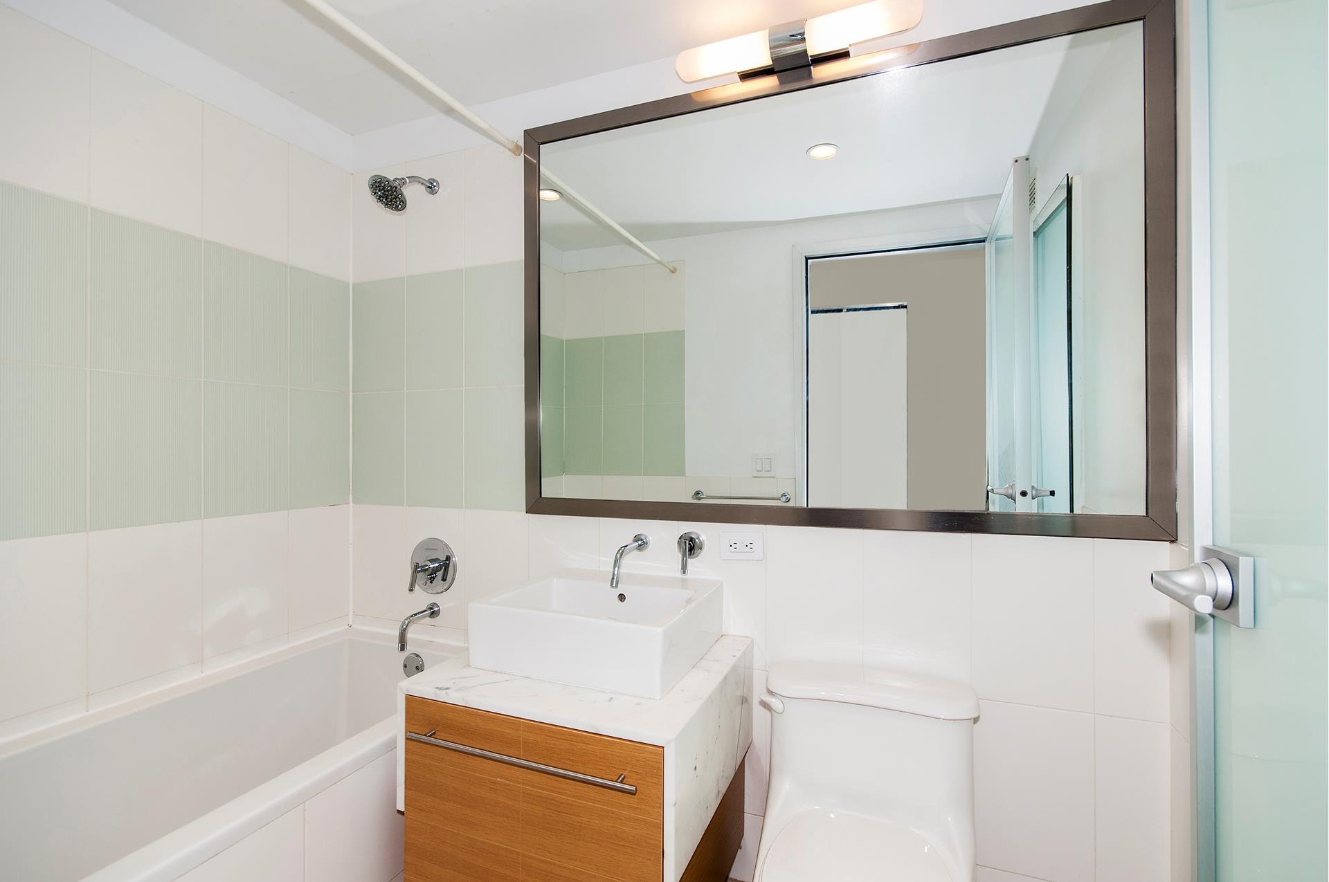 #4 photo, 100 W 39TH Street, Midtown , NY 10018