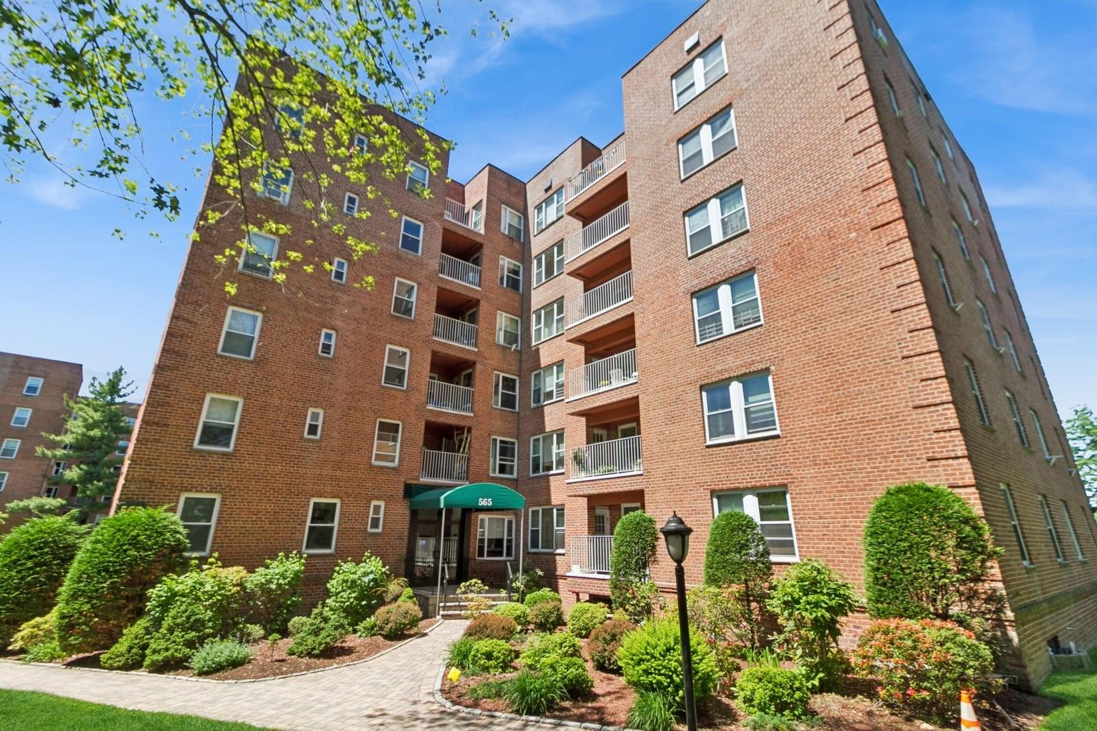 #1 photo, 565 Broadway, Hastings-on-Hudson , NY 10706