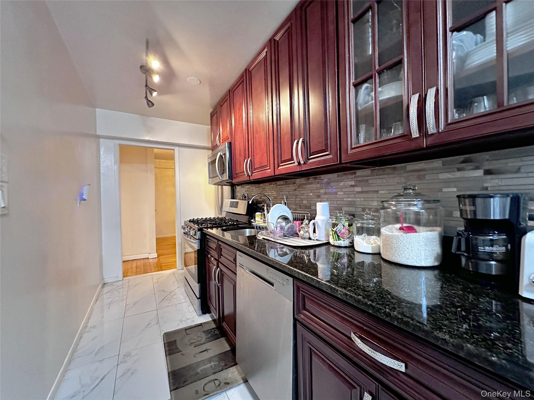 #12 photo, 270 N Broadway, Yonkers , NY 10701