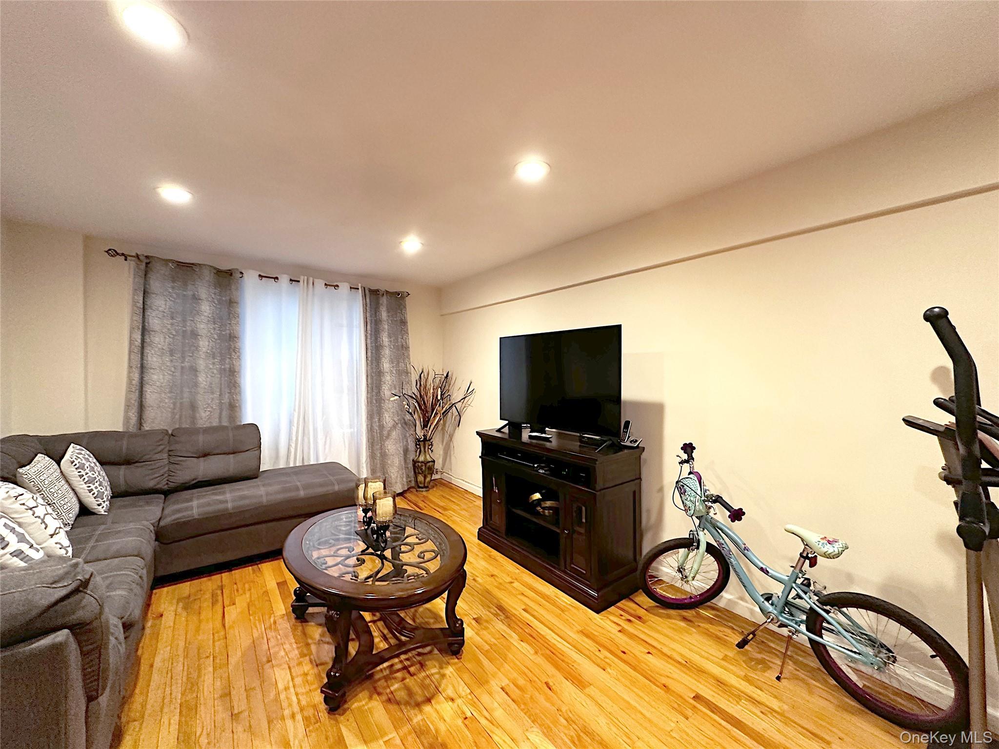 #4 photo, 270 N Broadway, Yonkers , NY 10701