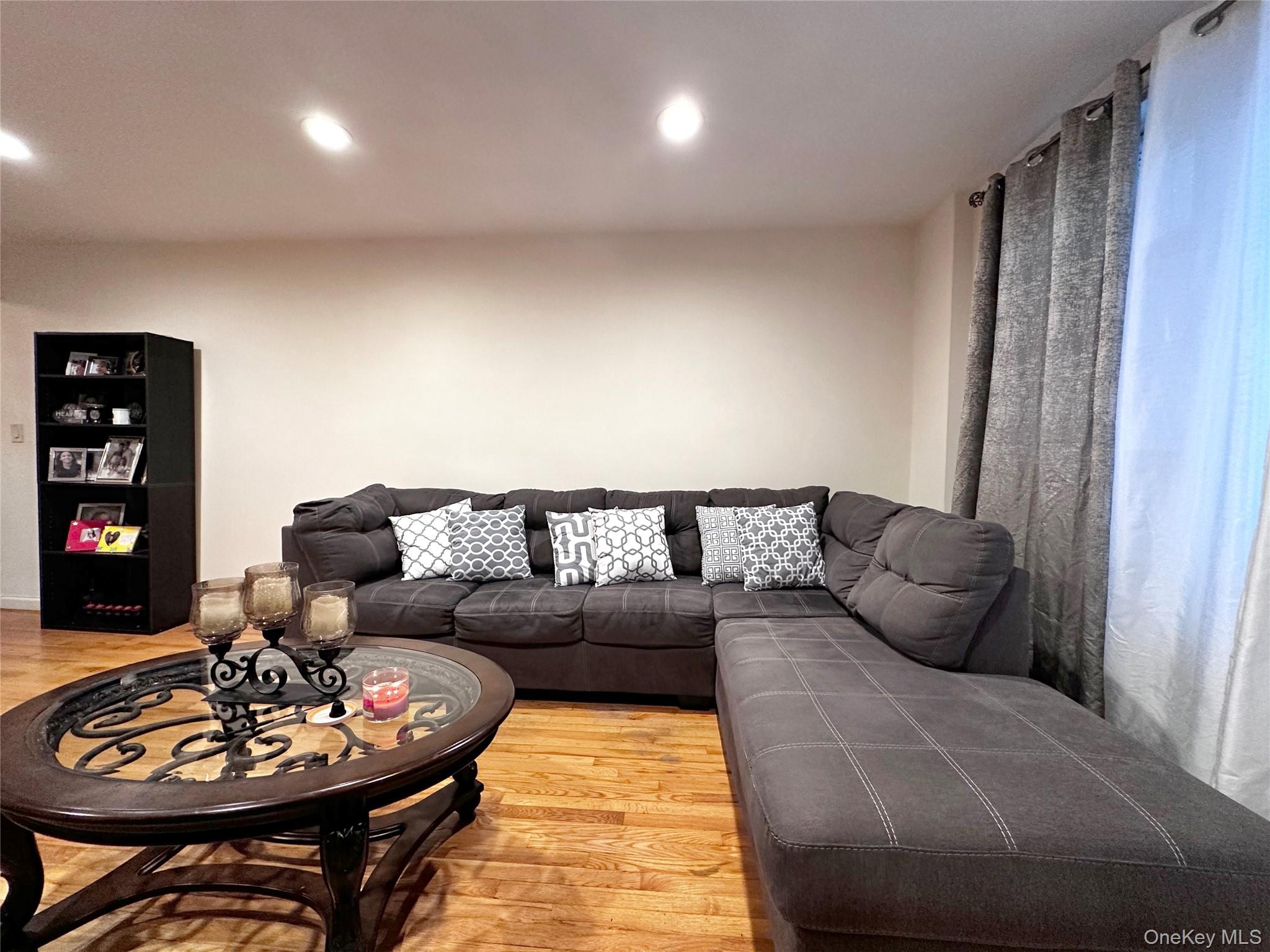 #5 photo, 270 N Broadway, Yonkers , NY 10701