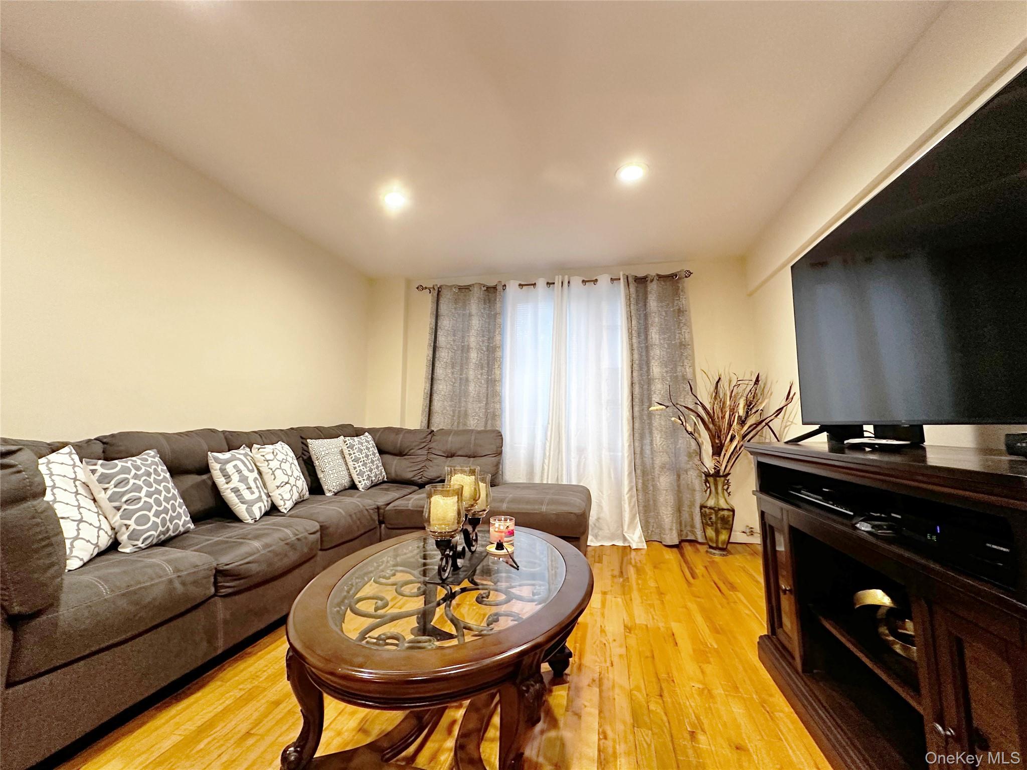 #6 photo, 270 N Broadway, Yonkers , NY 10701