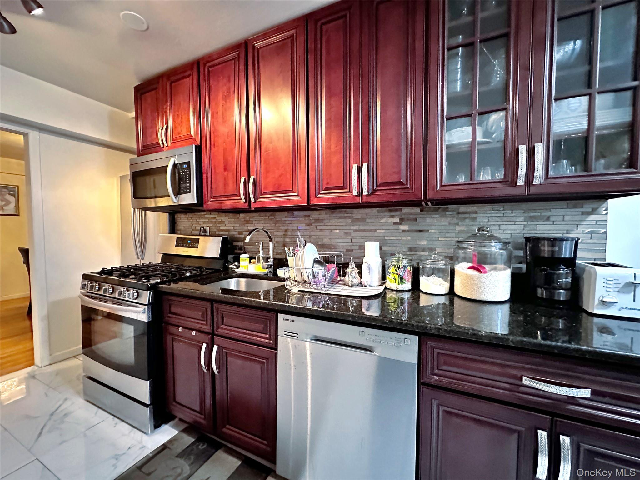 #9 photo, 270 N Broadway, Yonkers , NY 10701