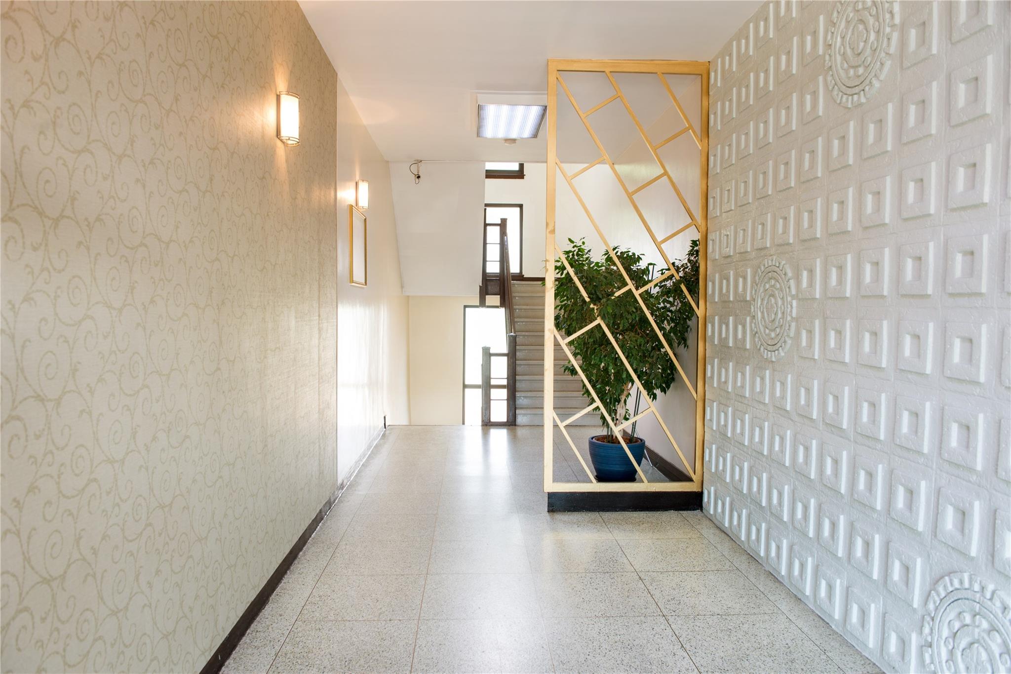 #4 photo, One Great Neck Road, Great Neck , NY 11021