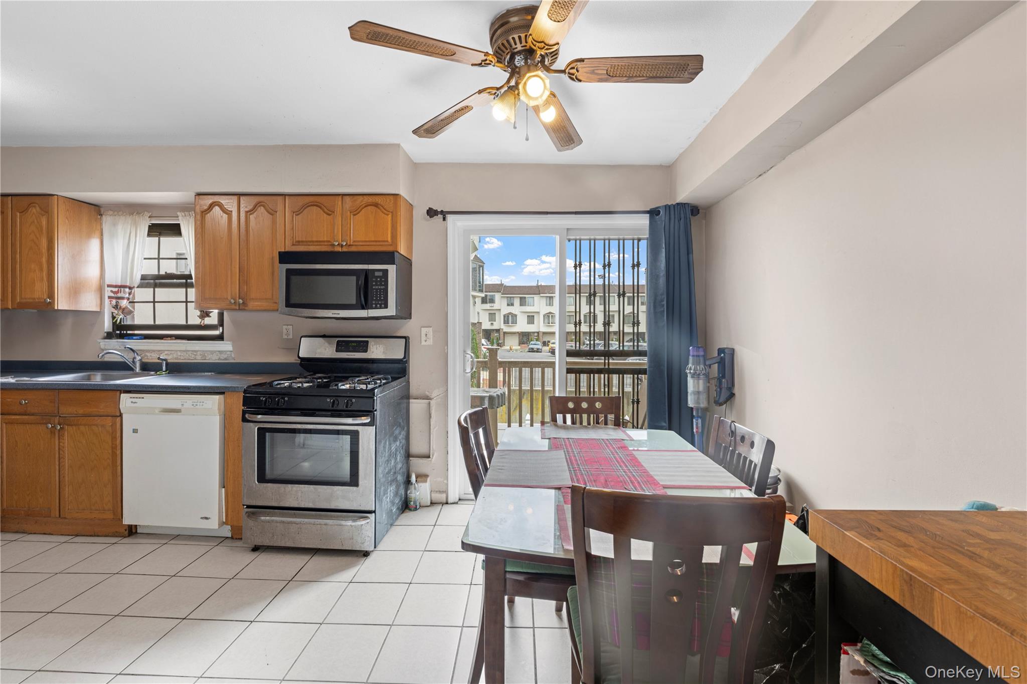 #4 photo, 120-15 Cove Court, クイーンズ区 College Point , NY 11356