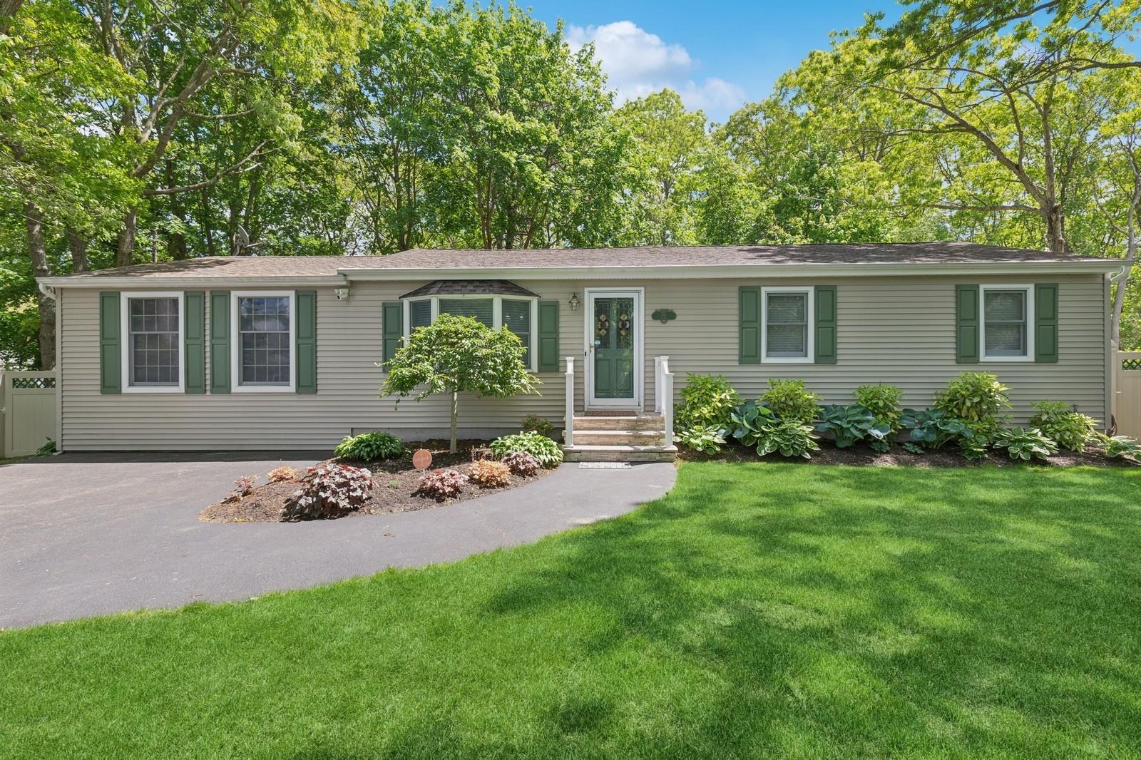 #1 photo, 50 Peeker Avenue, Mastic Beach , NY 11951