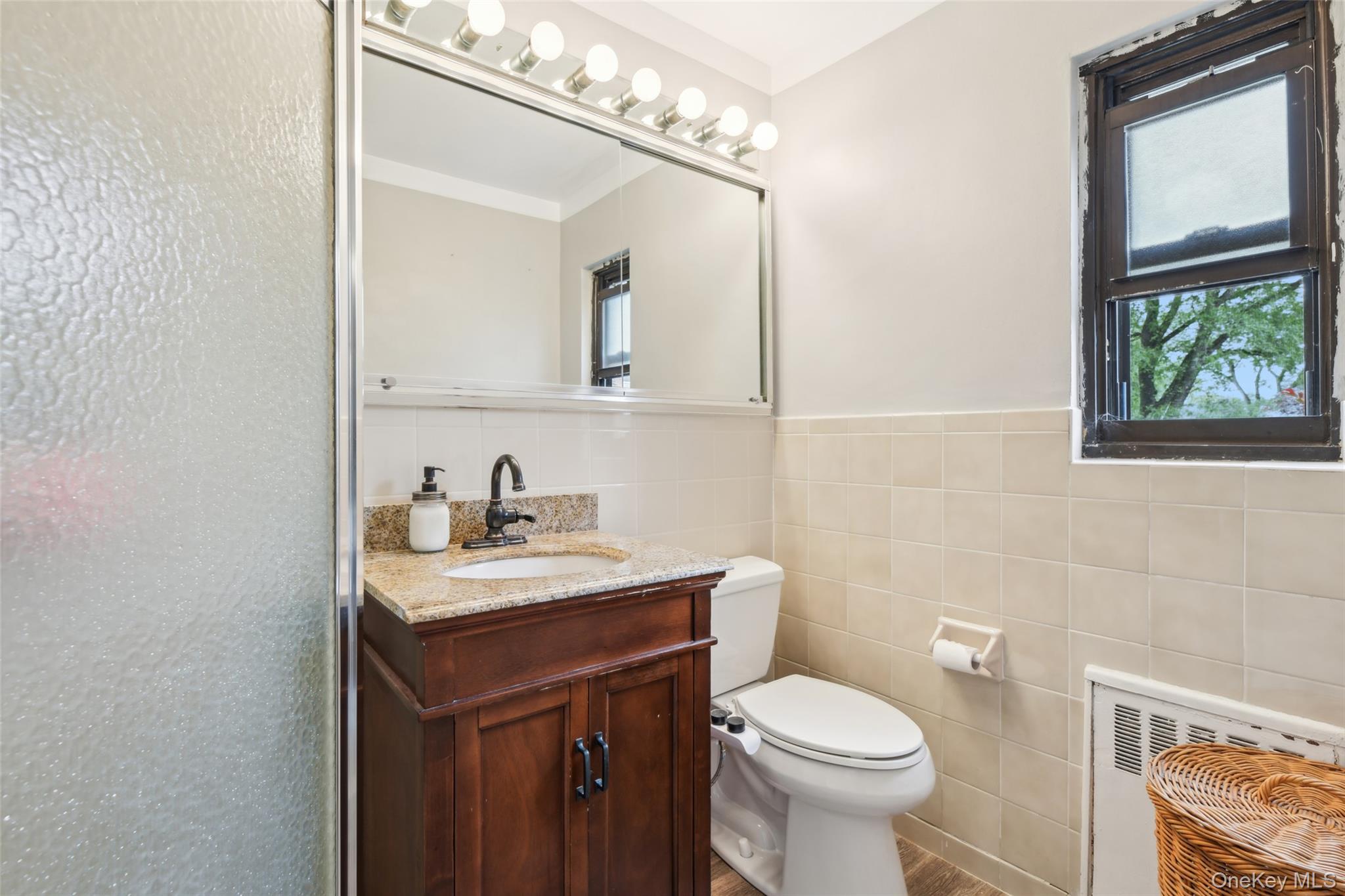 #14 photo, 1213 East Broadway, ナッソー郡 Hewlett , NY 11557