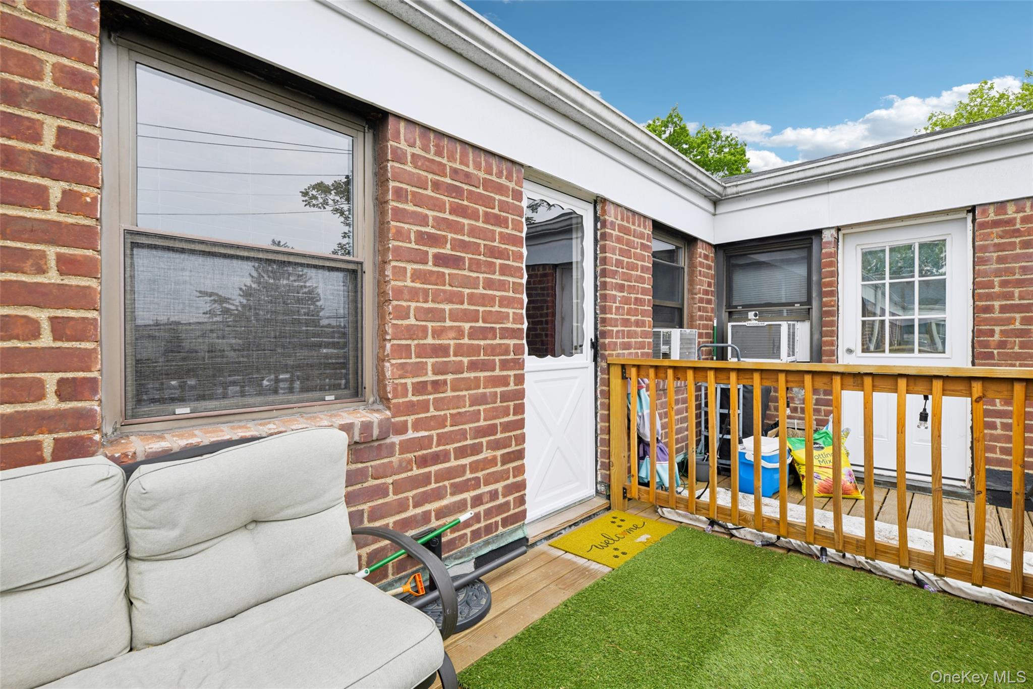 #16 photo, 1213 East Broadway, ナッソー郡 Hewlett , NY 11557