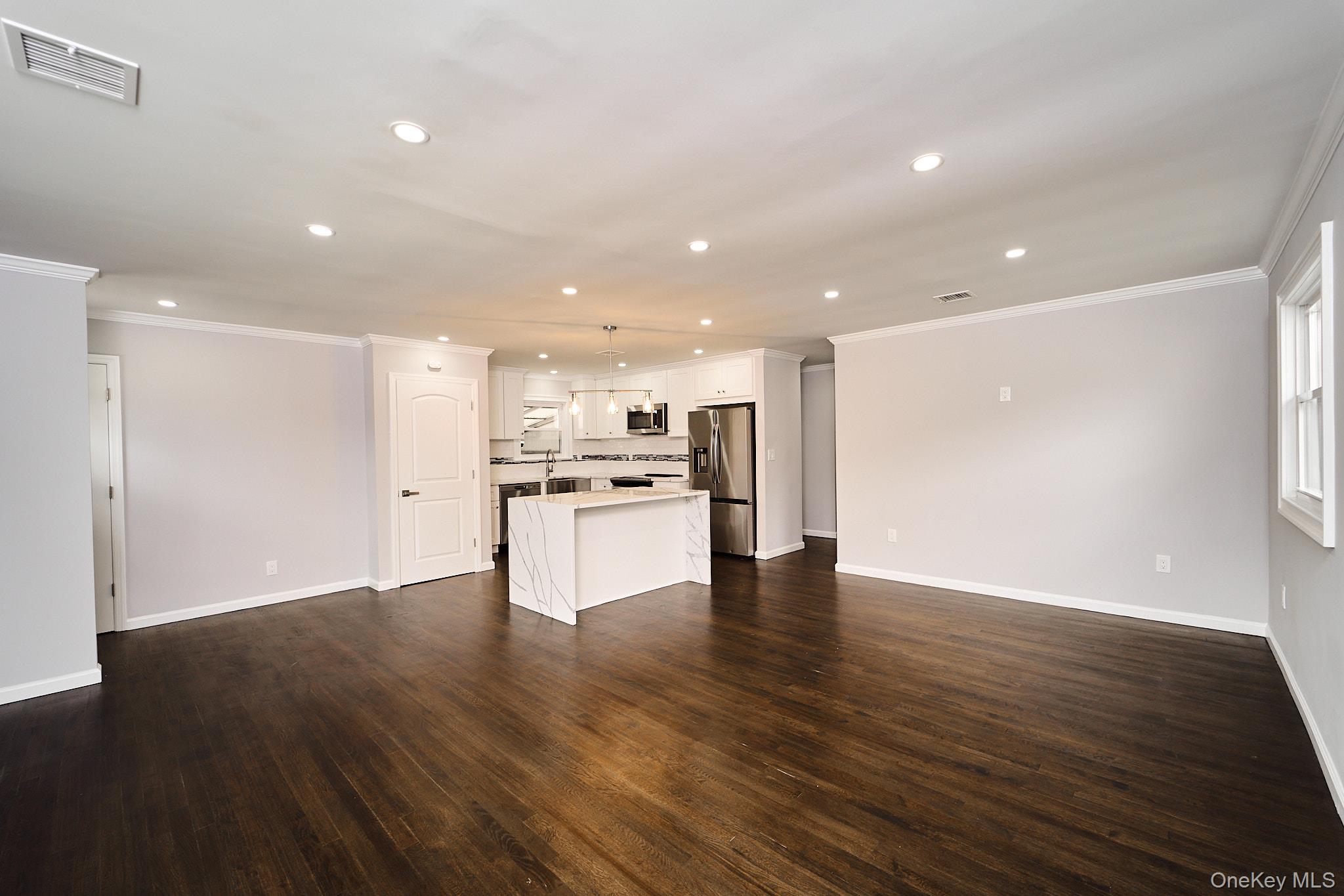 #13 photo, 133 S 7th Street, Bethpage , NY 11714