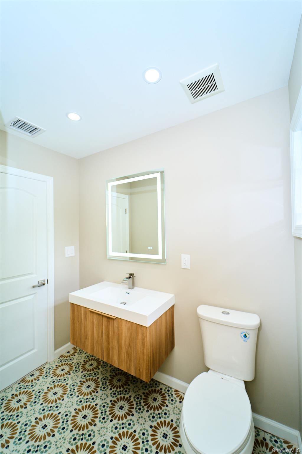 #15 photo, 133 S 7th Street, Bethpage , NY 11714