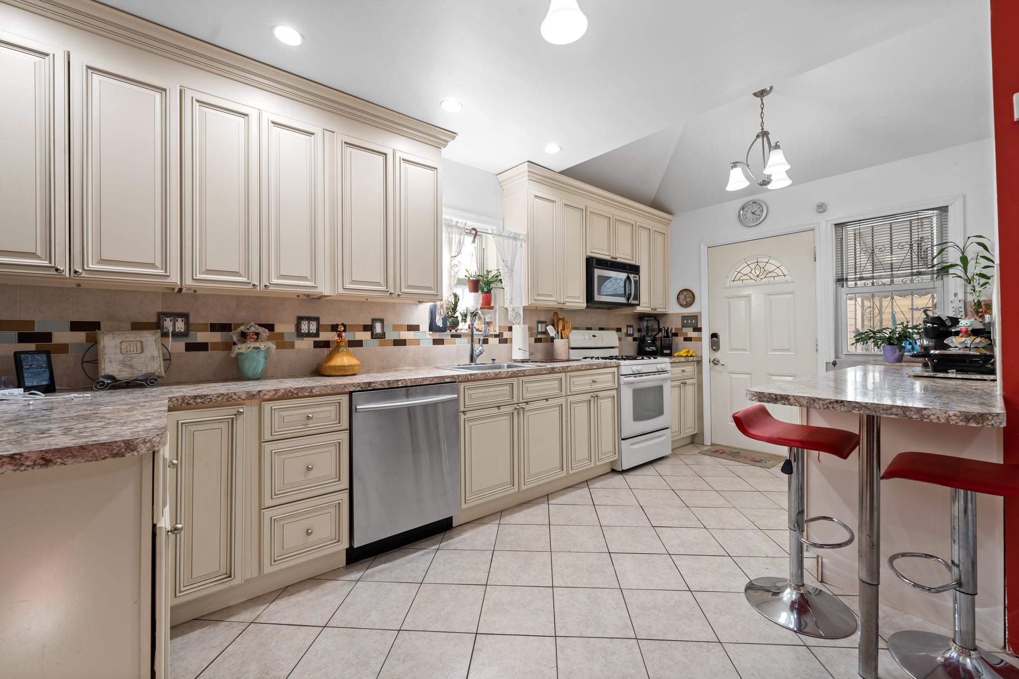 #10 photo, 86-16 130th Street, クイーンズ区 Richmond Hill , NY 11418