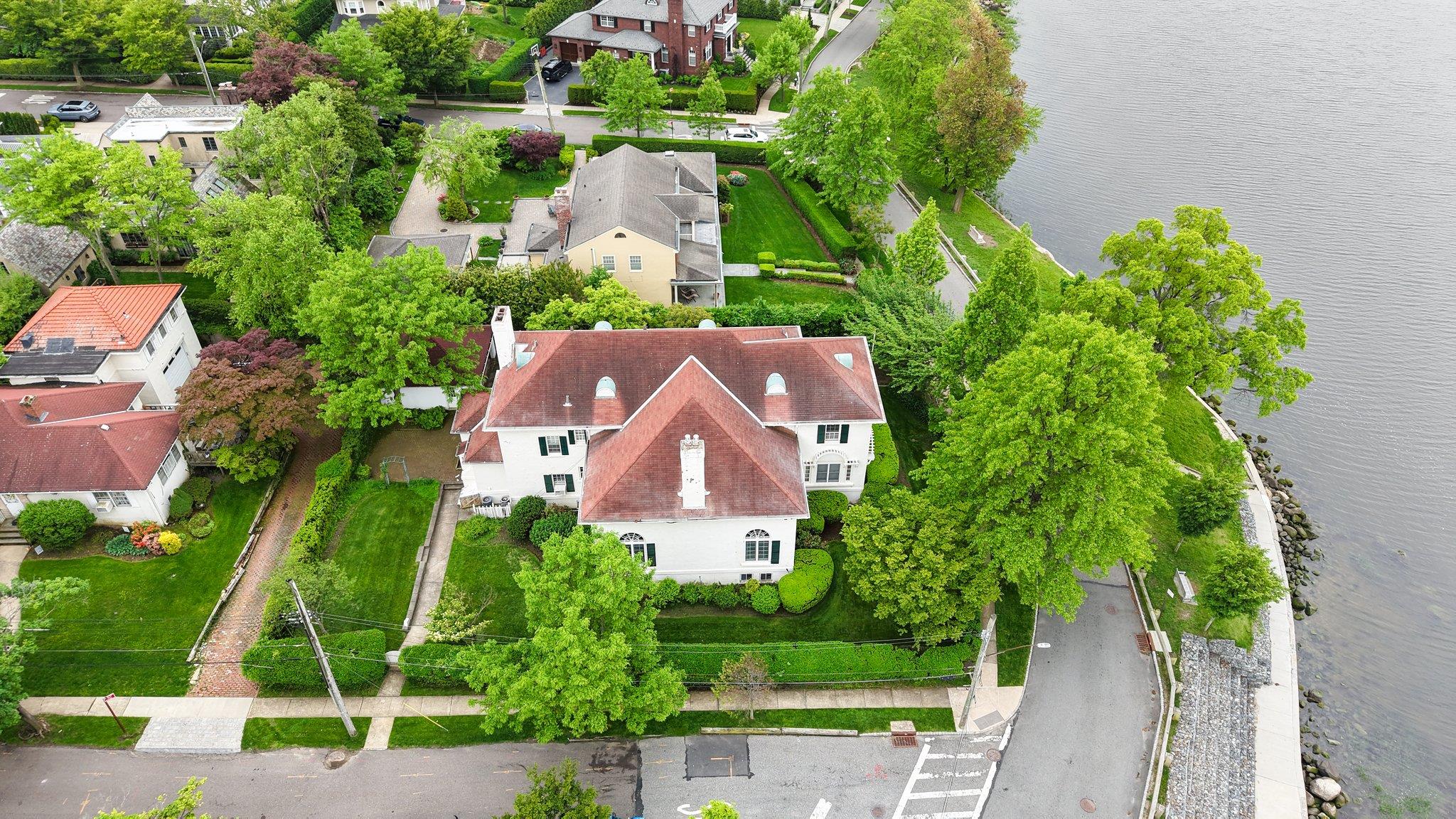 #3 photo, 10-08 Shore Road, クイーンズ区 Douglaston , NY 11363