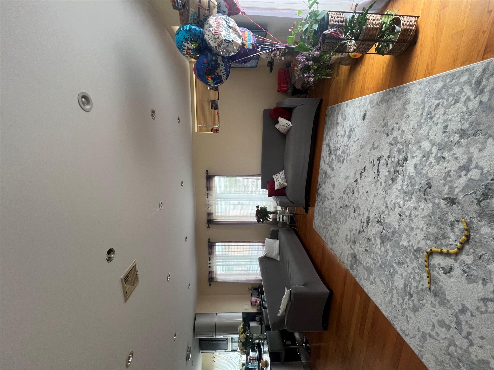 #8 photo, 2832 Brown Street, ブルックリン区 Brooklyn , NY 11235