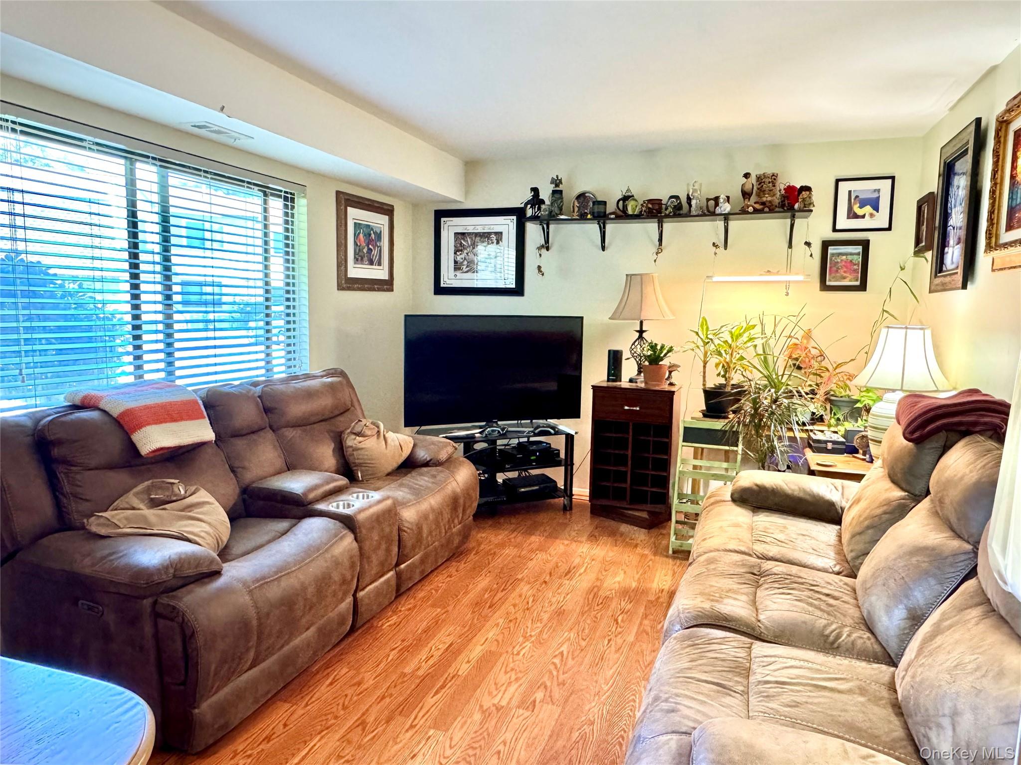 #7 photo, 71 Pointe Circle, サフォーク郡 Coram , NY 11727