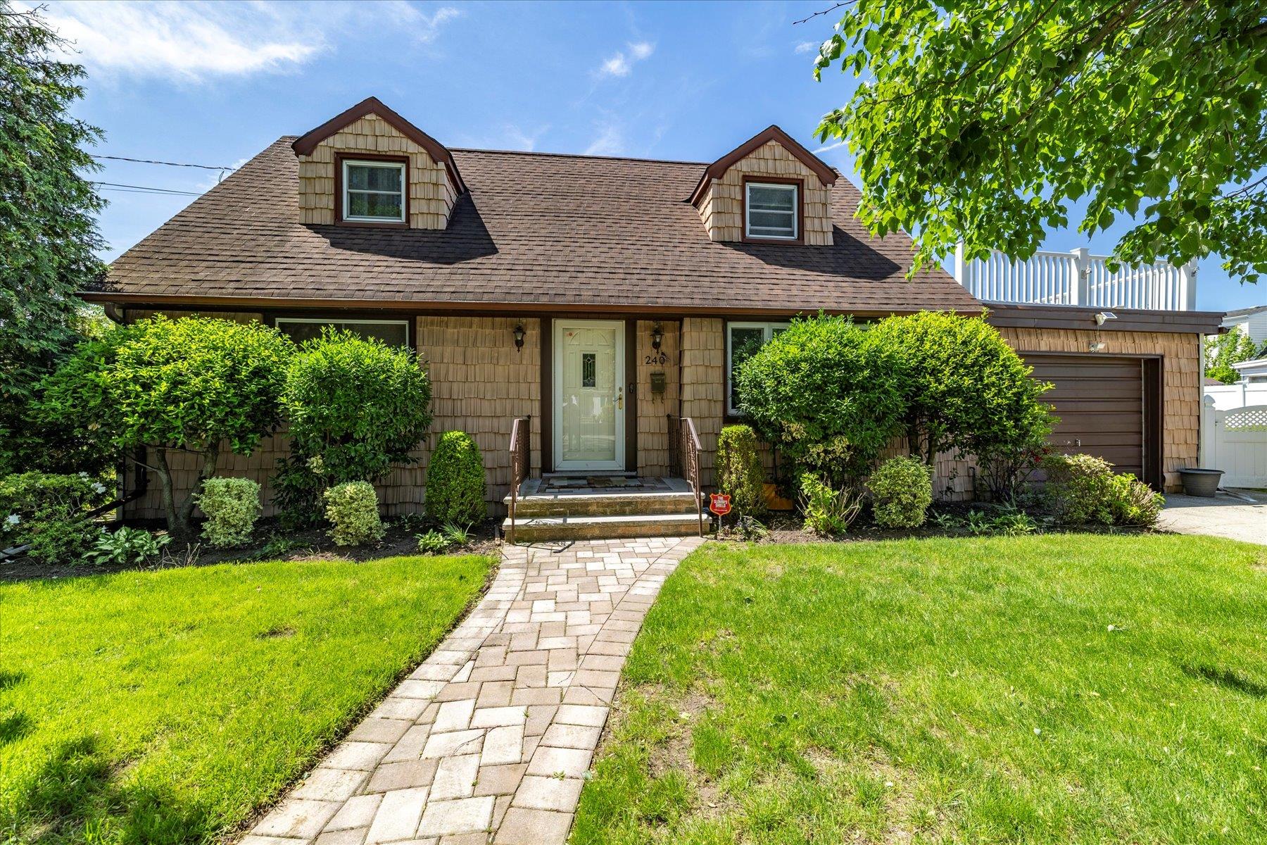 #1 photo, 240 N. Cottage Street, Valley Stream , NY 11580