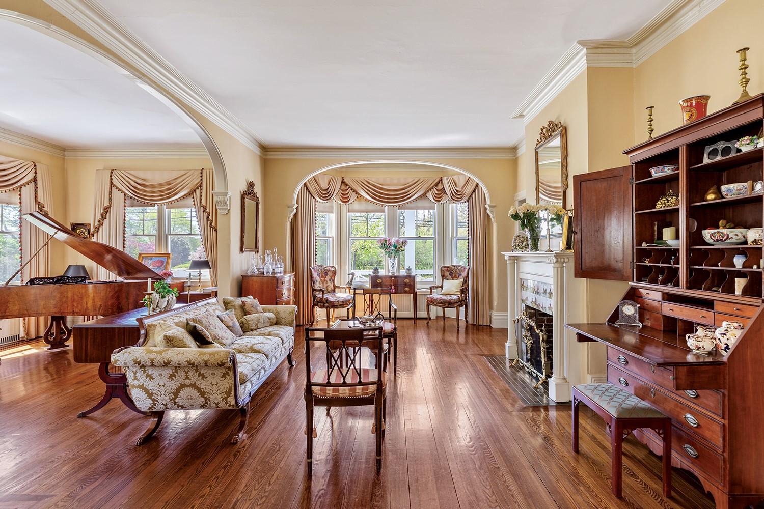 #10 photo, 35 S Penataquit Avenue, サフォーク郡 Bay Shore , NY 11706