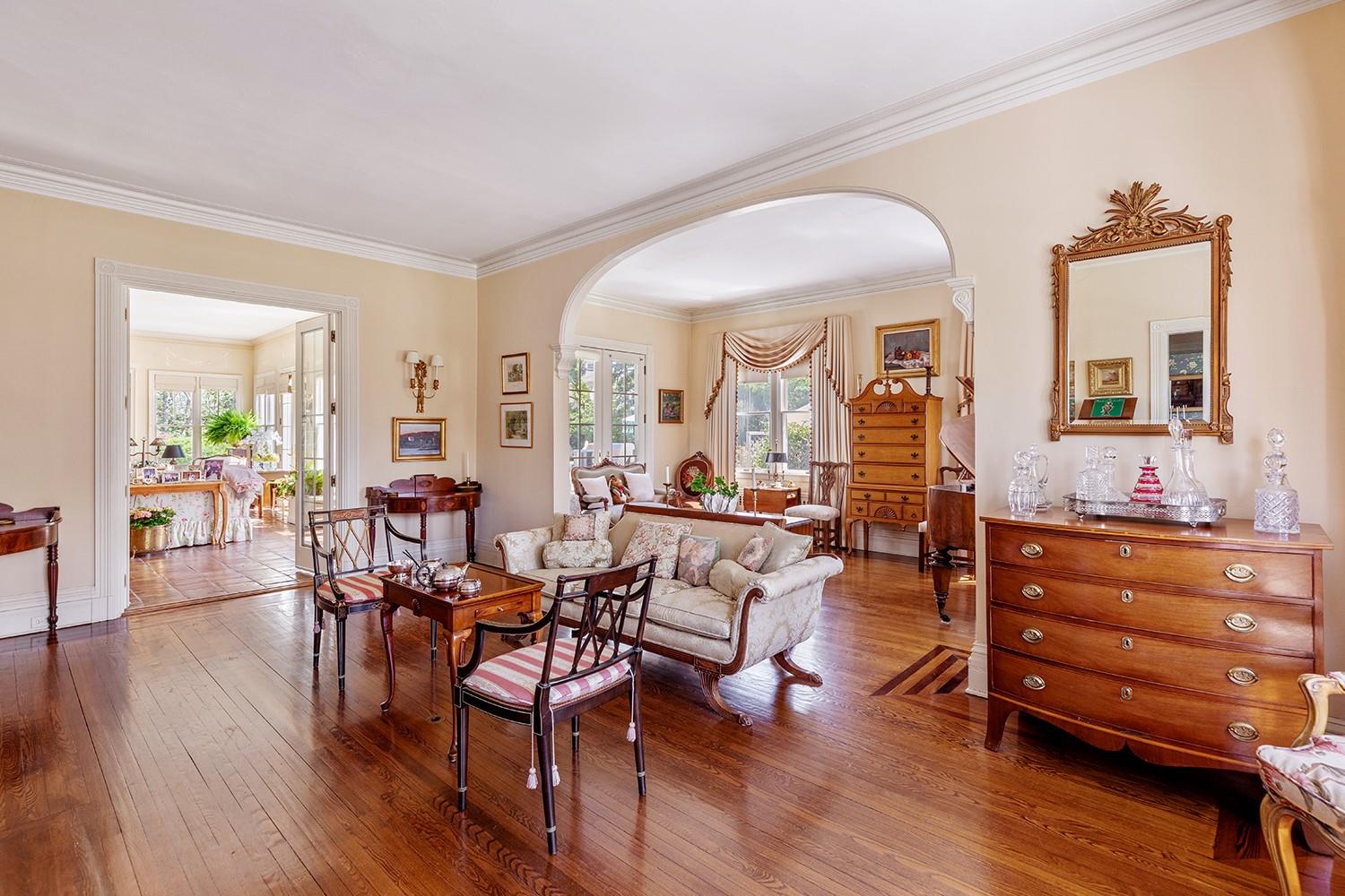 #11 photo, 35 S Penataquit Avenue, サフォーク郡 Bay Shore , NY 11706