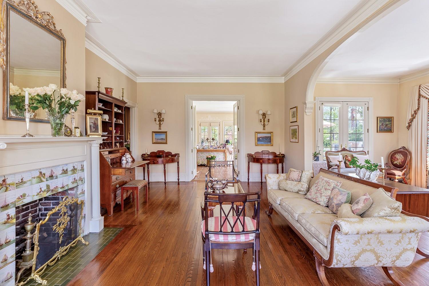 #12 photo, 35 S Penataquit Avenue, サフォーク郡 Bay Shore , NY 11706