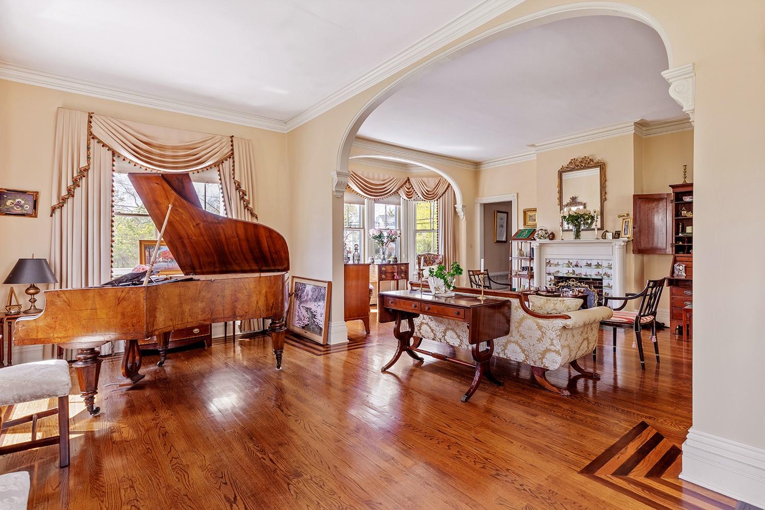 #14 photo, 35 S Penataquit Avenue, サフォーク郡 Bay Shore , NY 11706