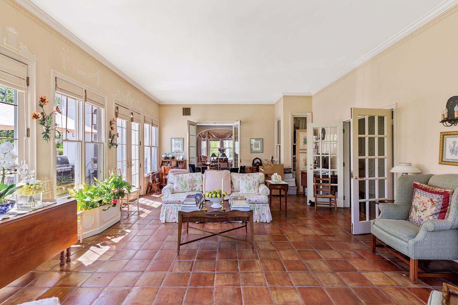 #17 photo, 35 S Penataquit Avenue, サフォーク郡 Bay Shore , NY 11706