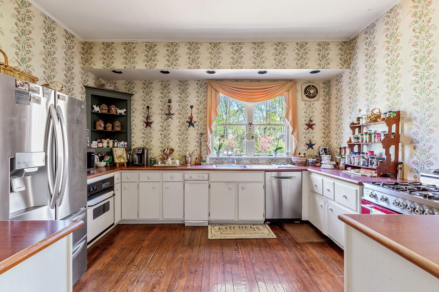 #19 photo, 35 S Penataquit Avenue, サフォーク郡 Bay Shore , NY 11706