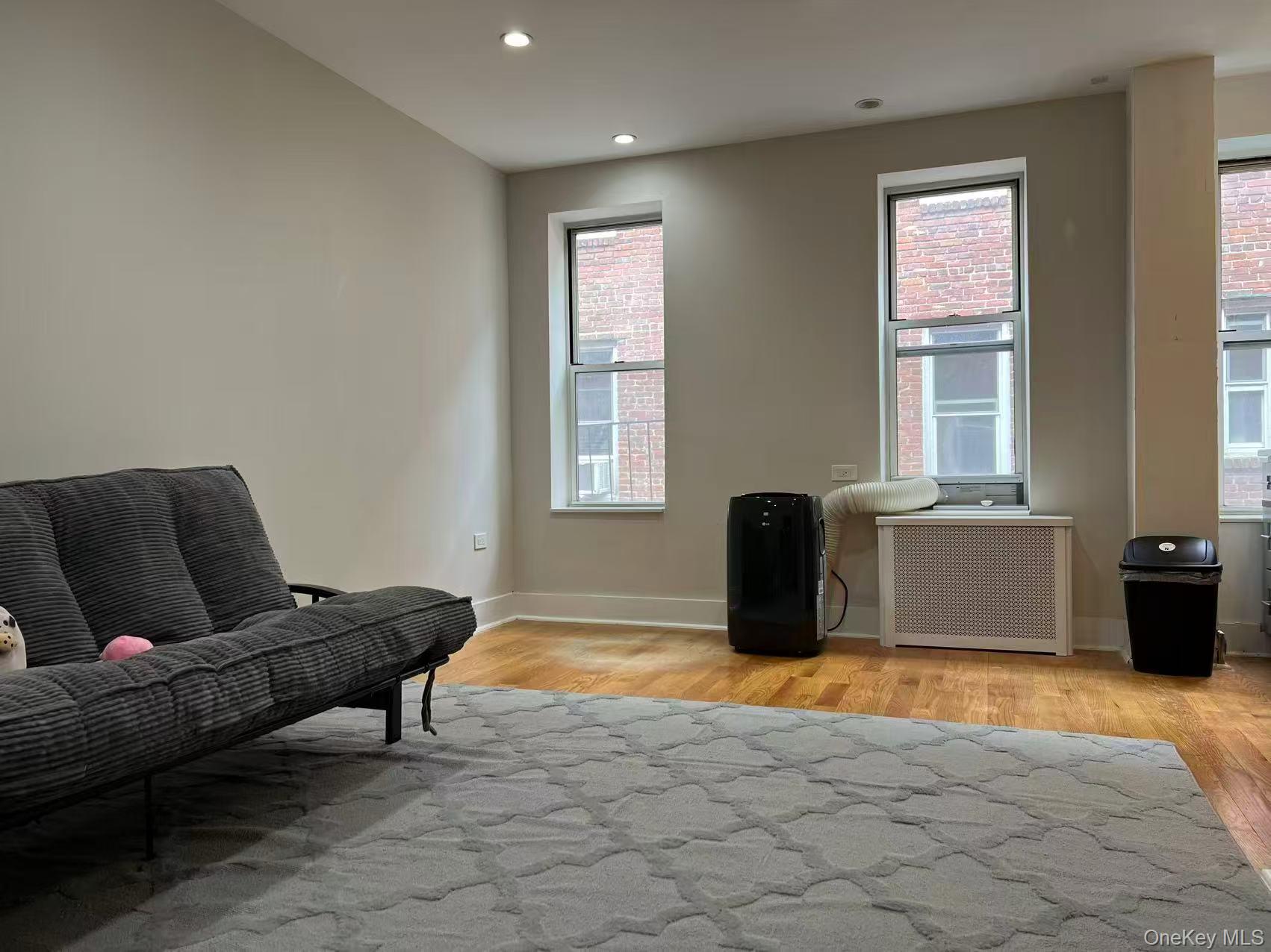 #4 photo, 42-22 Ketcham Street, クイーンズ区 Elmhurst , NY 11373