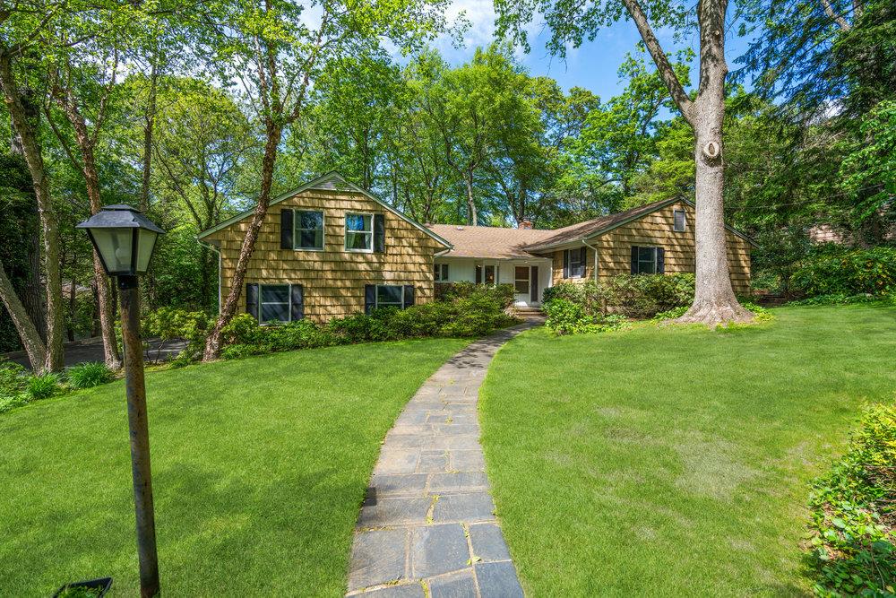 #1 photo, 51 The Hemlocks, Roslyn Estates , NY 11576