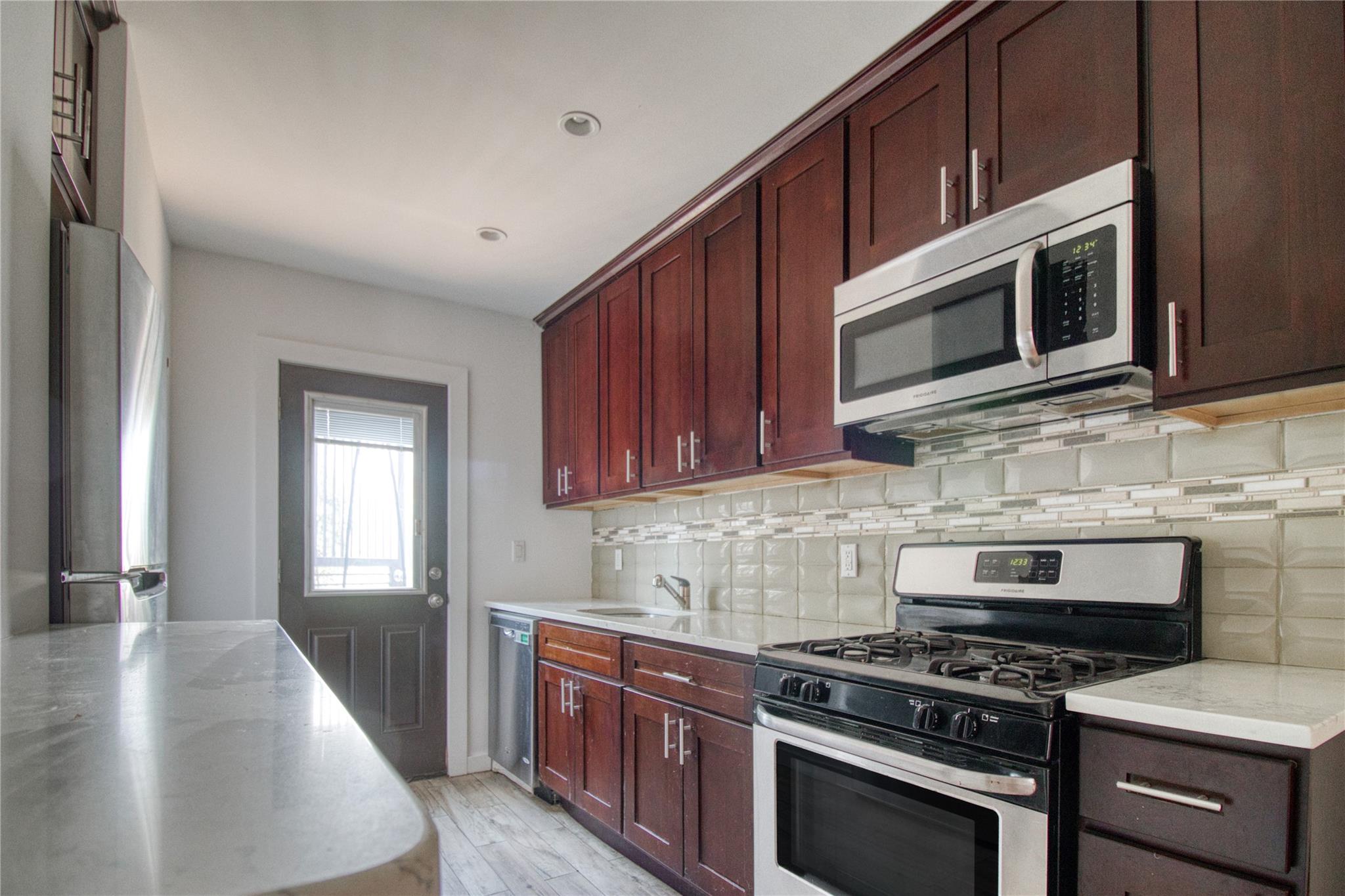 #4 photo, 151 Noll Street, ブルックリン区 Brooklyn , NY 11206