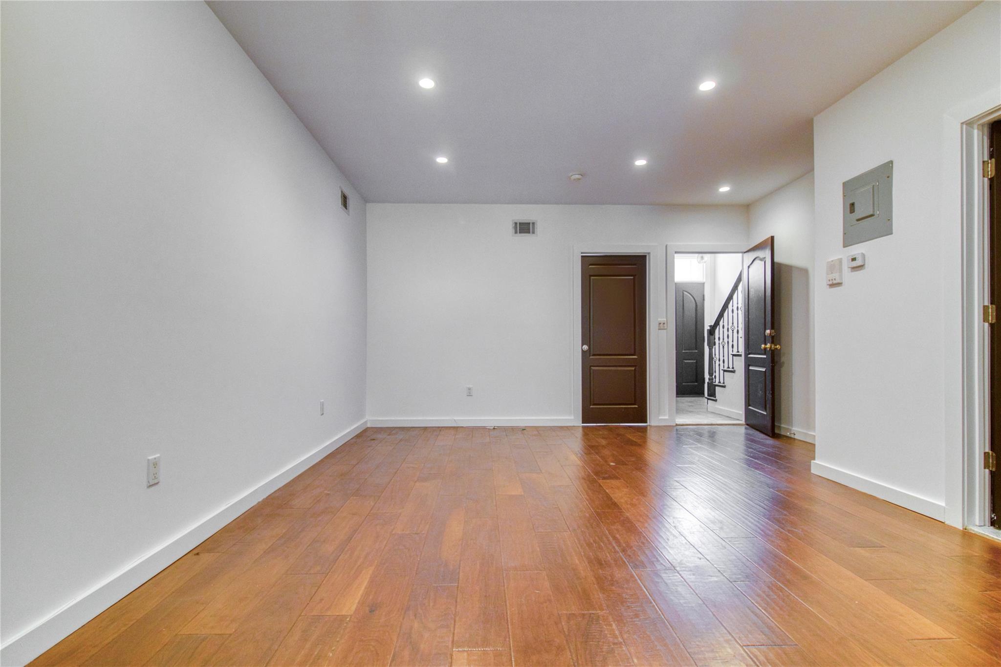 #7 photo, 151 Noll Street, ブルックリン区 Brooklyn , NY 11206