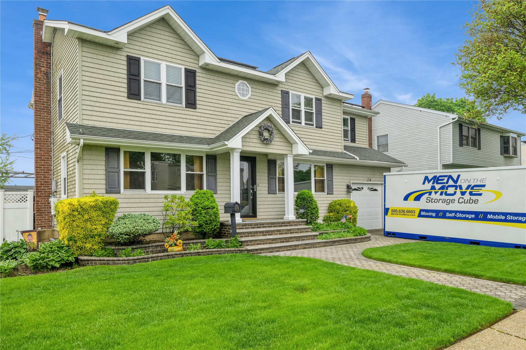 #2 photo, 24 Garden Boulevard, Hicksville , NY 11801