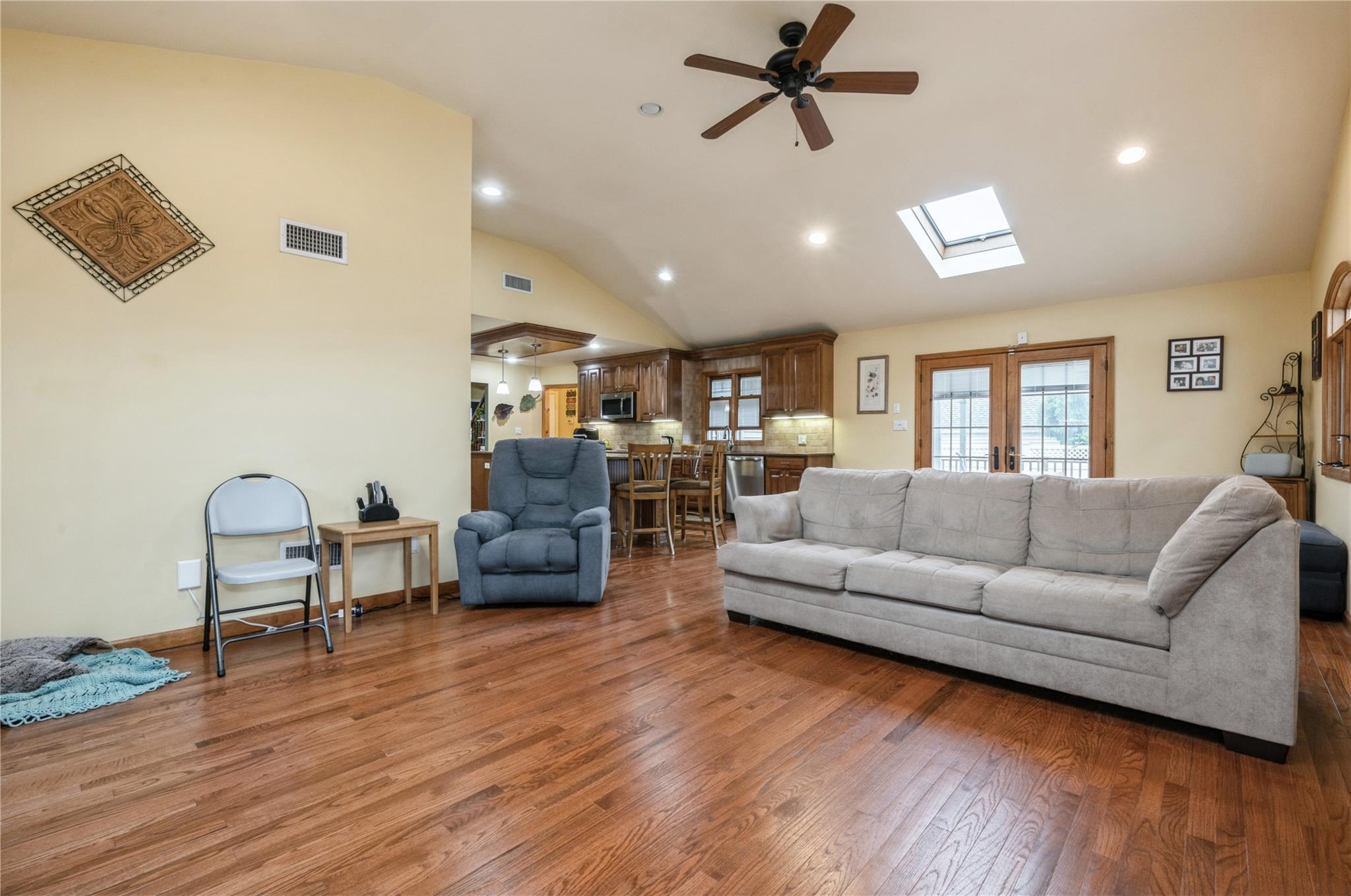 #7 photo, 24 Garden Boulevard, Hicksville , NY 11801