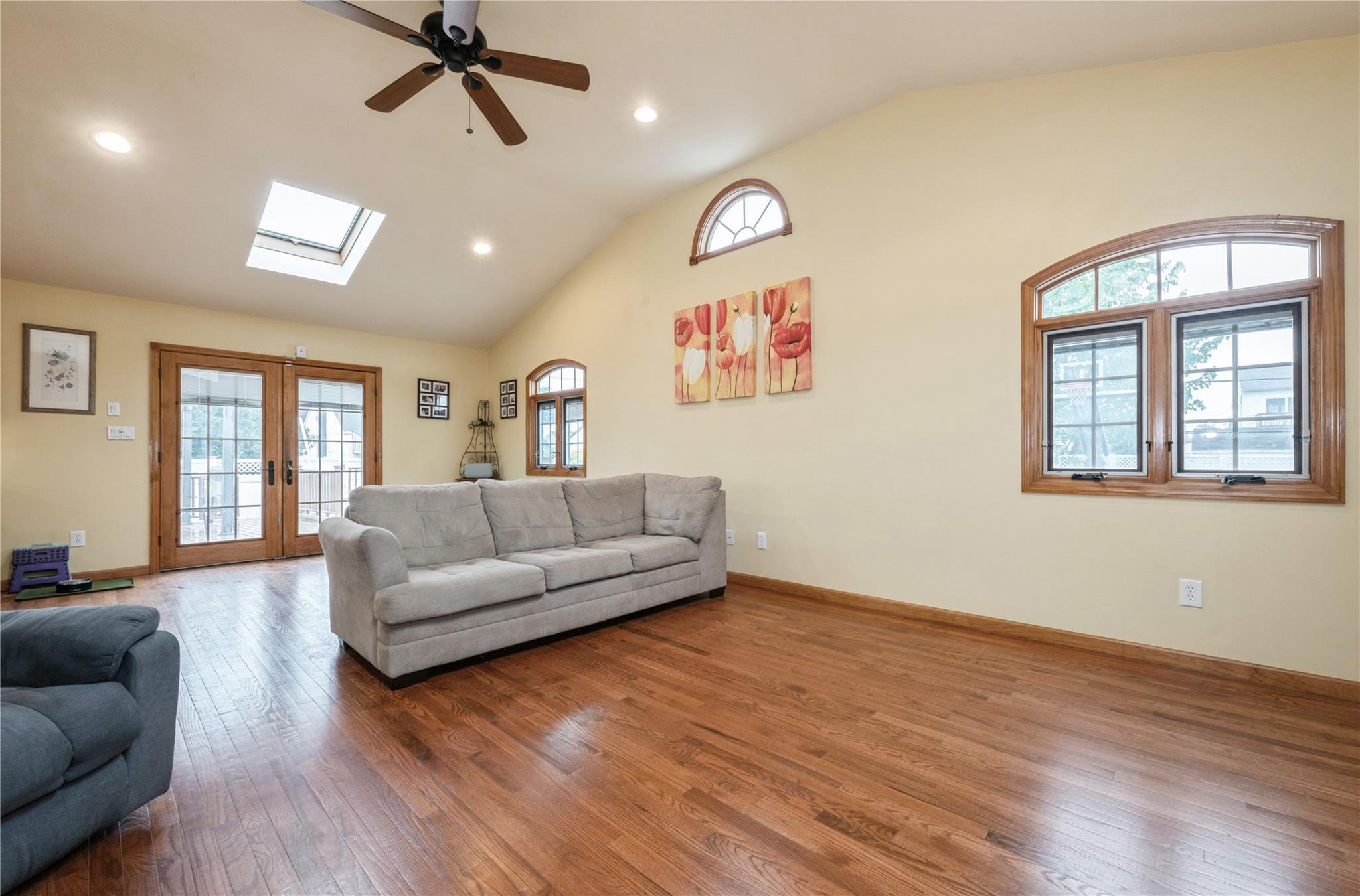 #9 photo, 24 Garden Boulevard, Hicksville , NY 11801