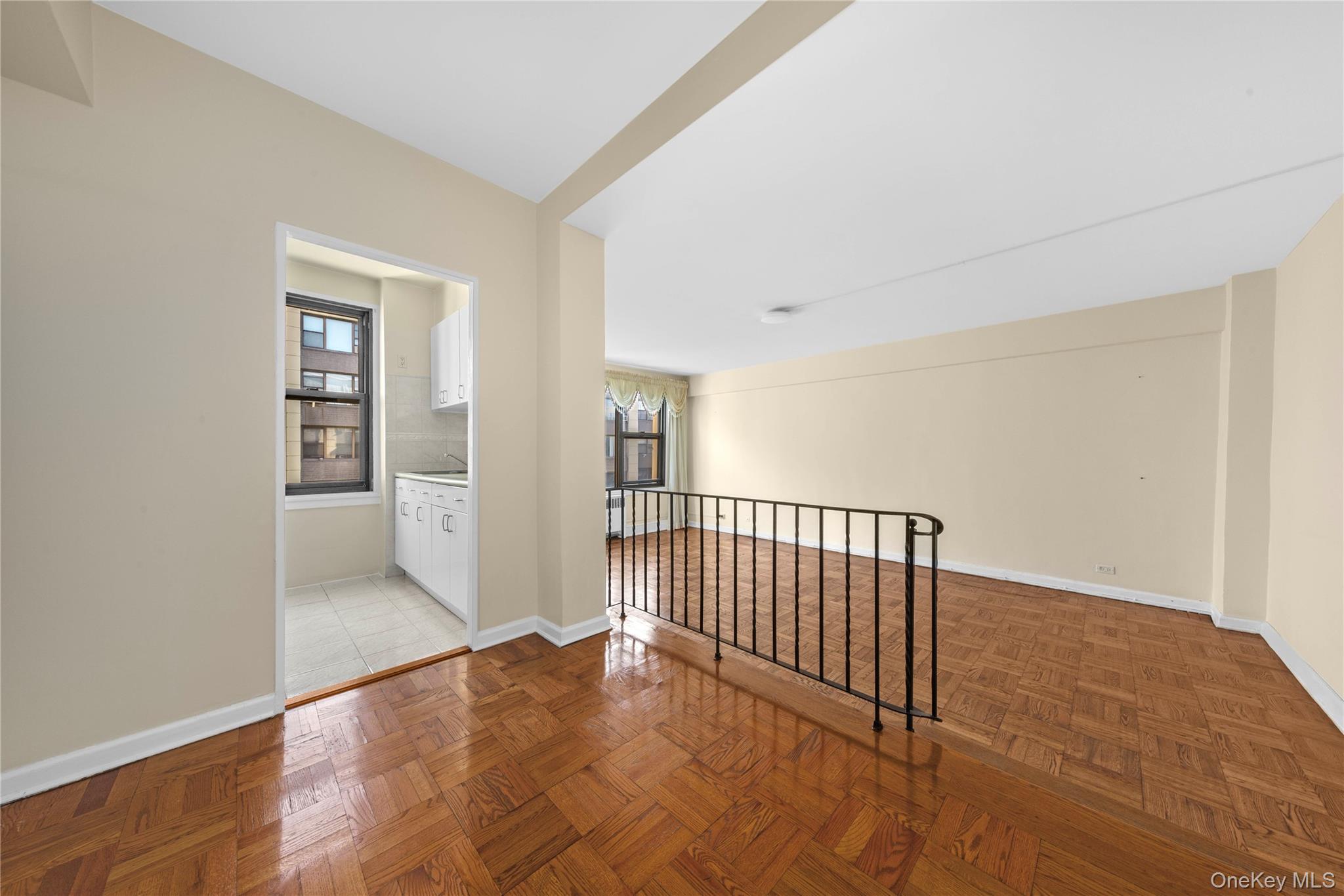 #5 photo, 98-34 63 Drive, クイーンズ区 Rego Park , NY 11374