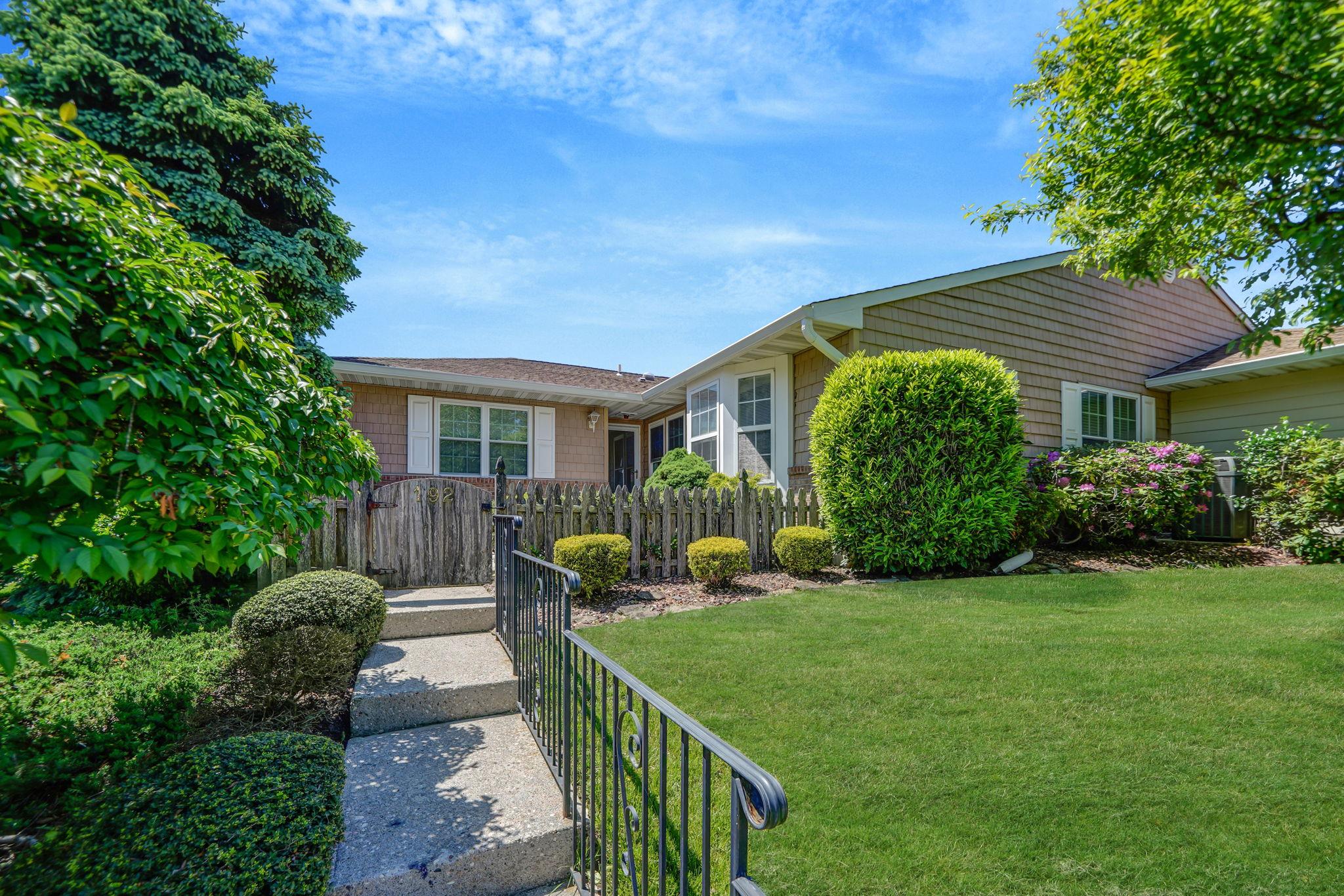 #1 photo, 192 Theodore Drive, سوفولك Coram , NY 11727