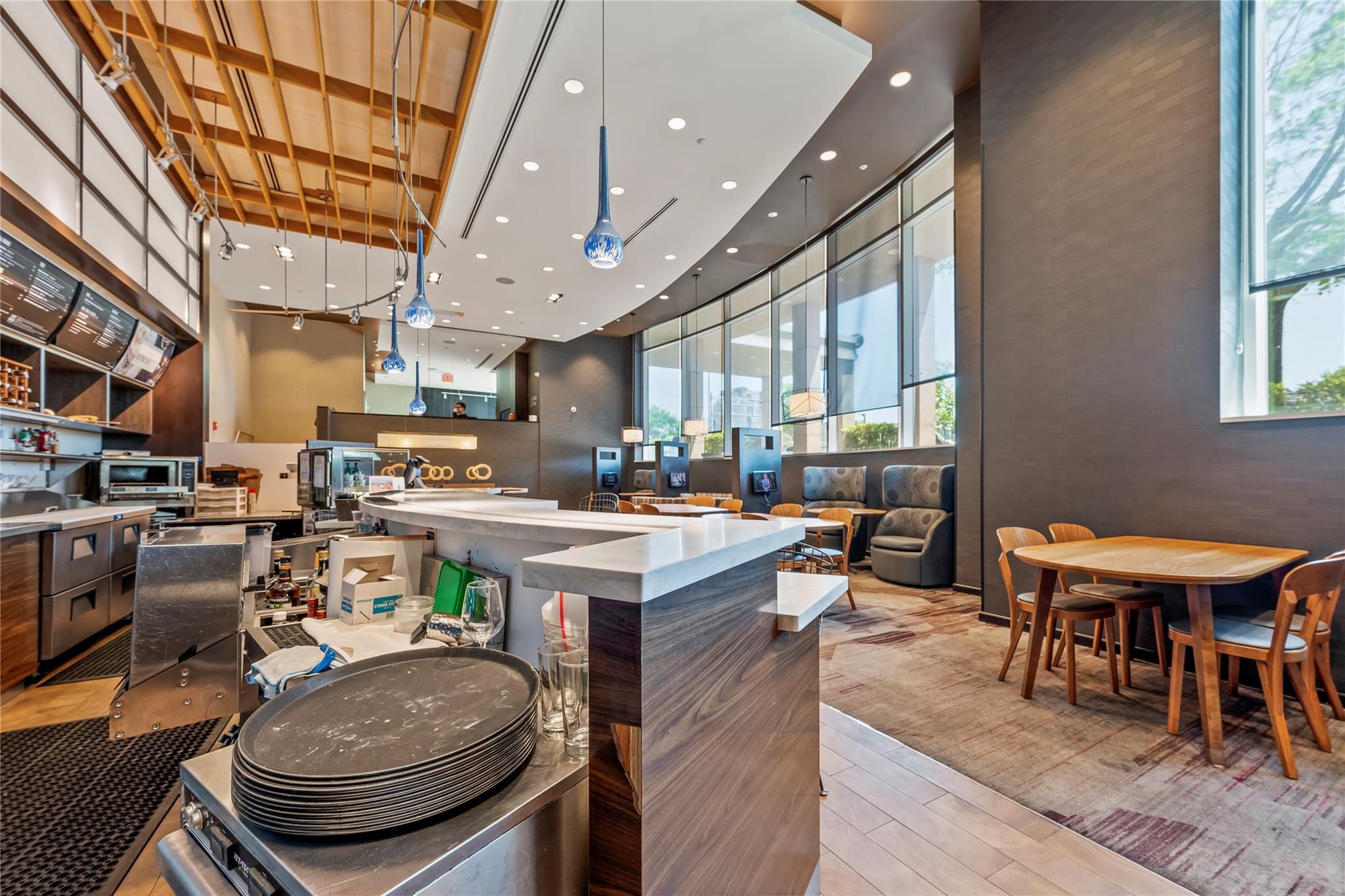 #13 photo, 18331 &18315 Horace Harding Exp, クイーンズ区 Fresh Meadows , NY 11365