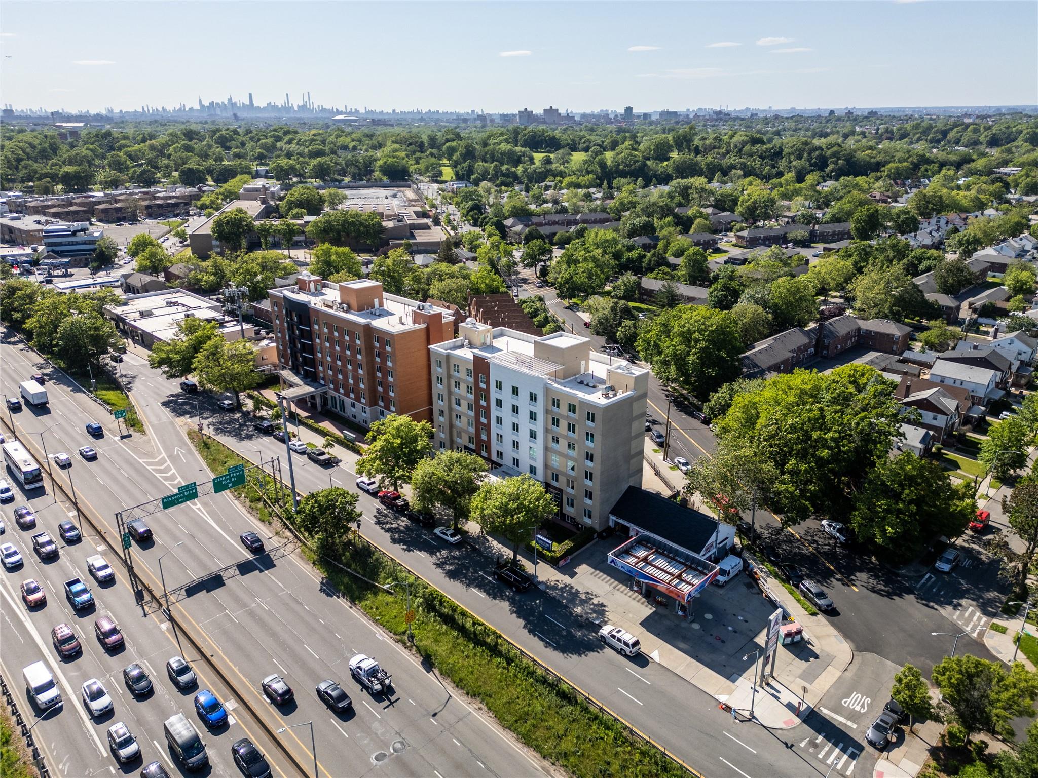 #7 photo, 18331 &18315 Horace Harding Exp, クイーンズ区 Fresh Meadows , NY 11365