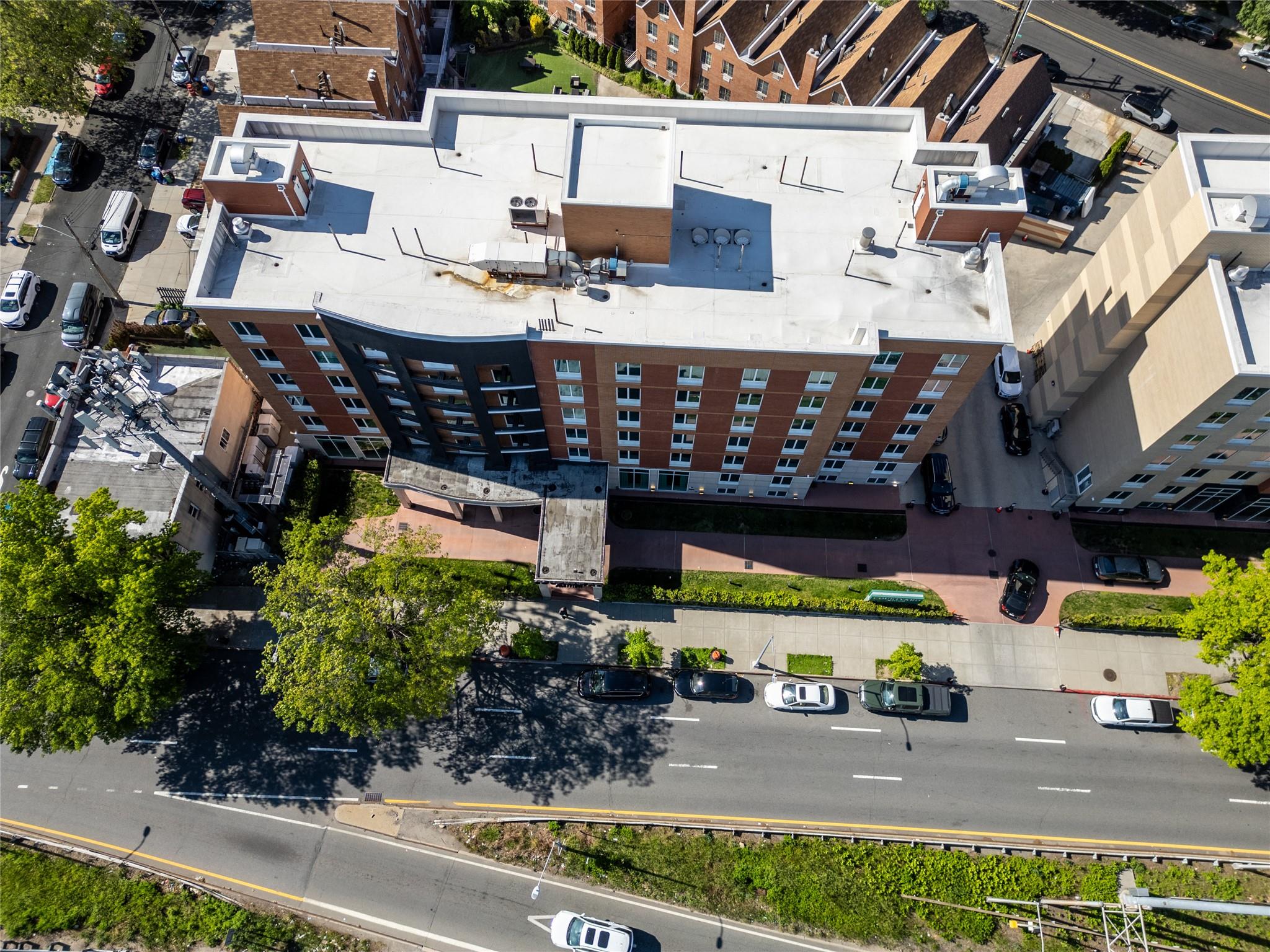 #9 photo, 18331 &18315 Horace Harding Exp, クイーンズ区 Fresh Meadows , NY 11365